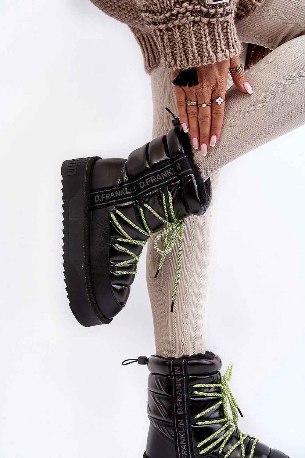 bottes neige femme hiver mi mollet plateforme épaisse semelle crantée antidérapante doublure fourrure synthétique simili cuir matelassée laçage contrastant