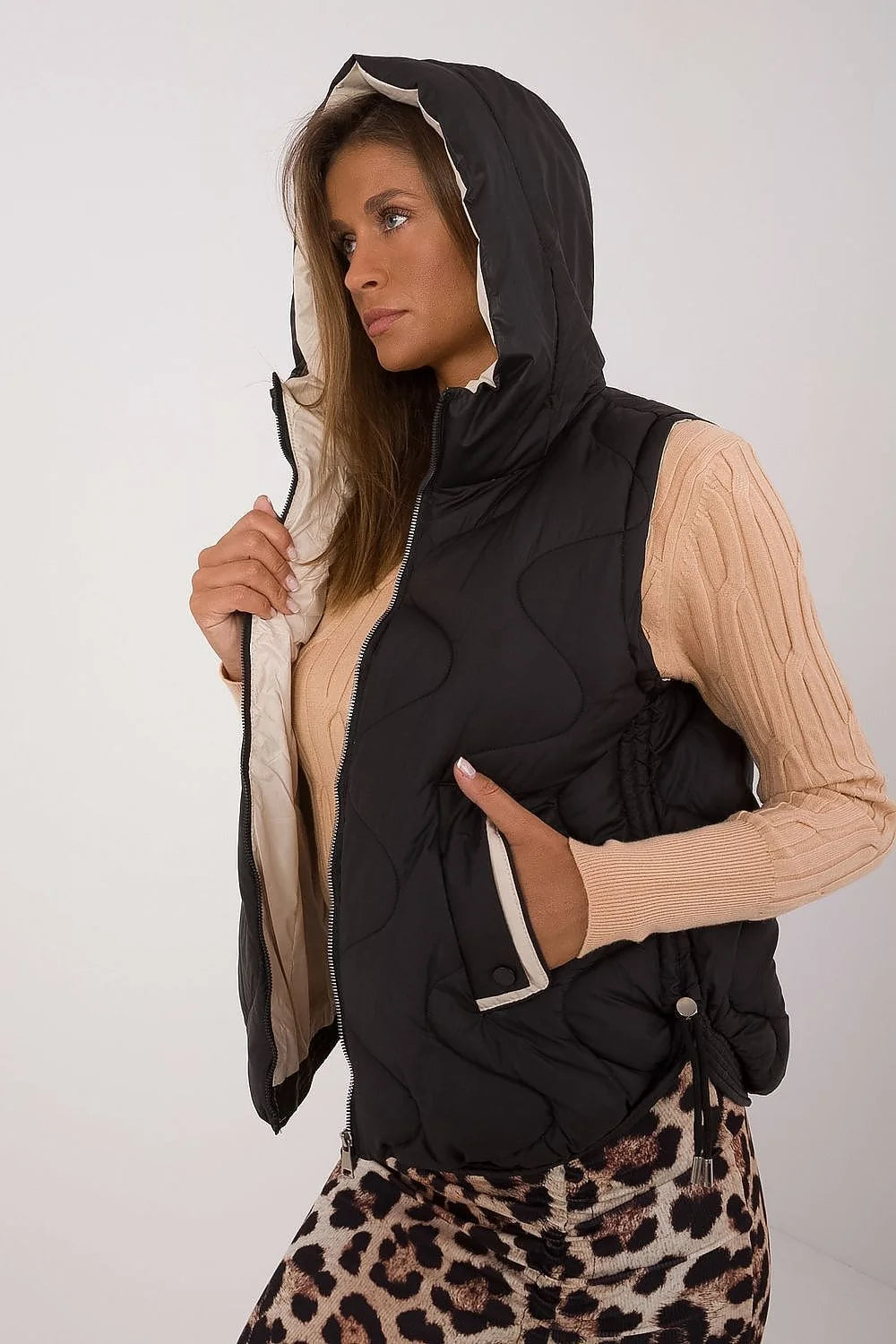 Gilet MBM veste sans manches matelassée noire pull beige torsades mode femme automne printemps