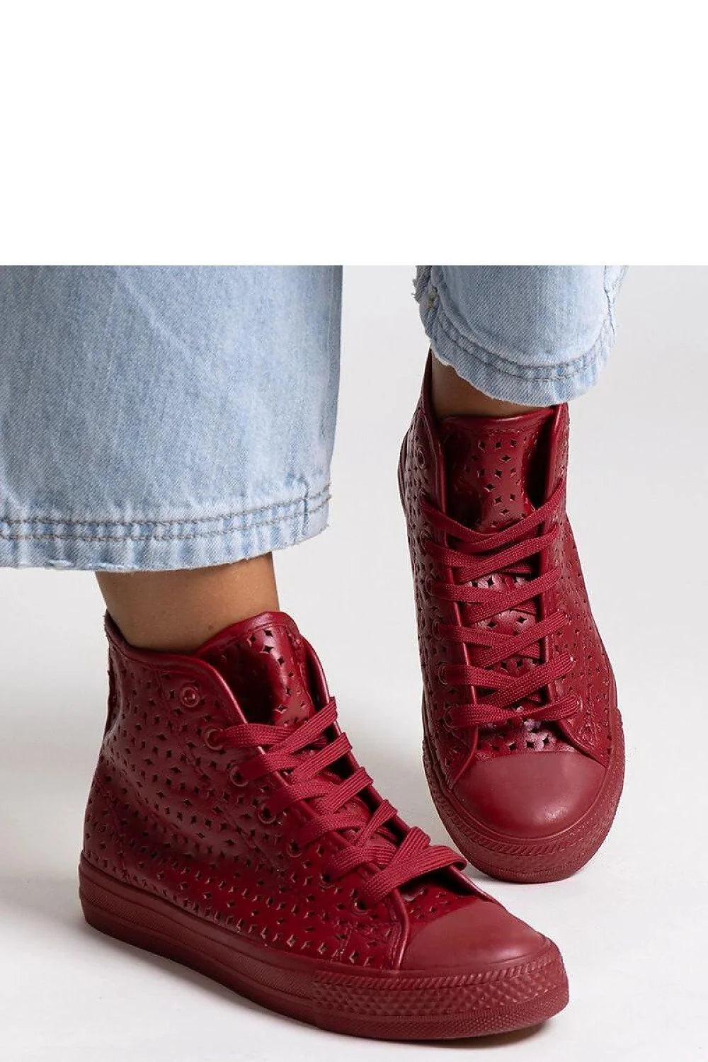 Baskets montantes pour femme couleur rouge bordeaux perforées cuir synthétique style streetwear confortable maintien cheville occasion décontractée