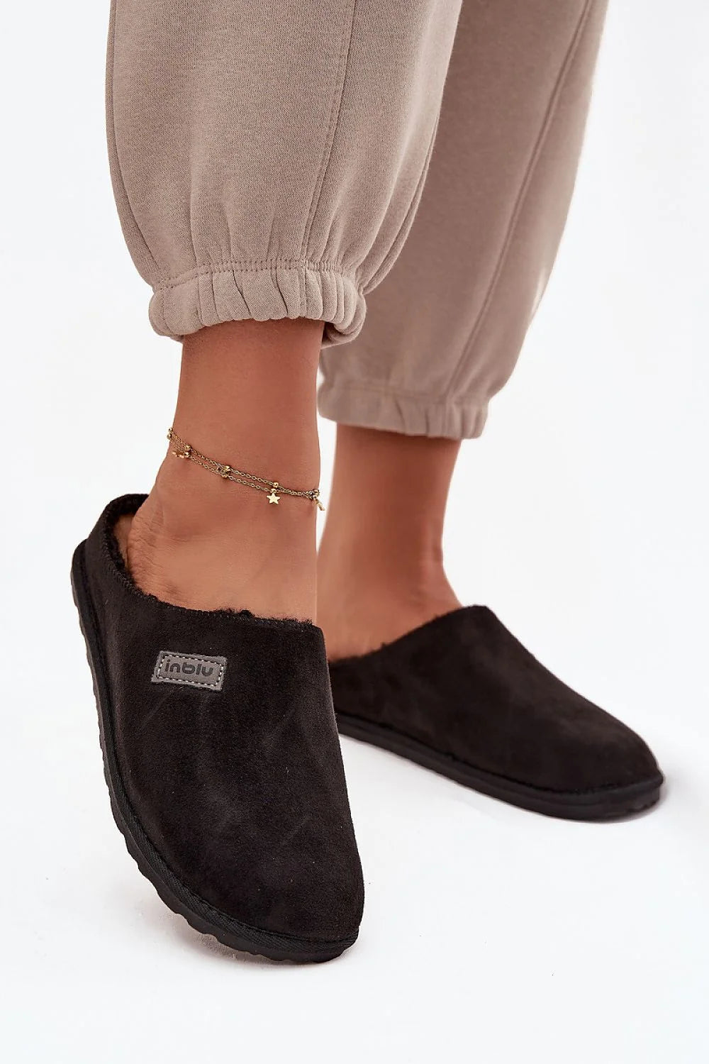 chaussons mules intérieur noir suédine douce doublure polaire fourrée semelle caoutchouc antidérapante bout rond confort chaleur léger souple inblu qualité