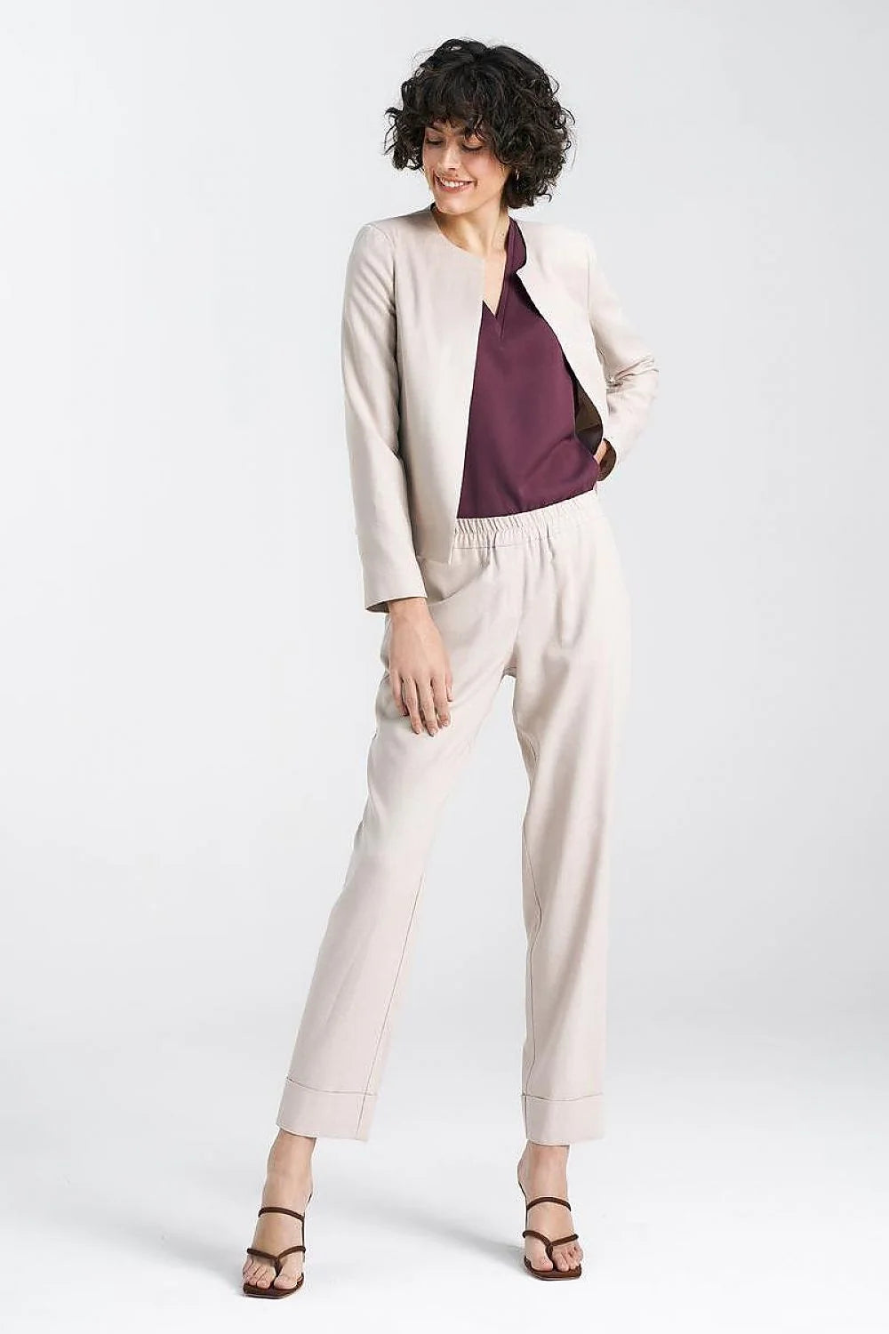 Blazer femme élégant en viscose lin coton beige coupe carrée sans col tailoring précis occasion formelle