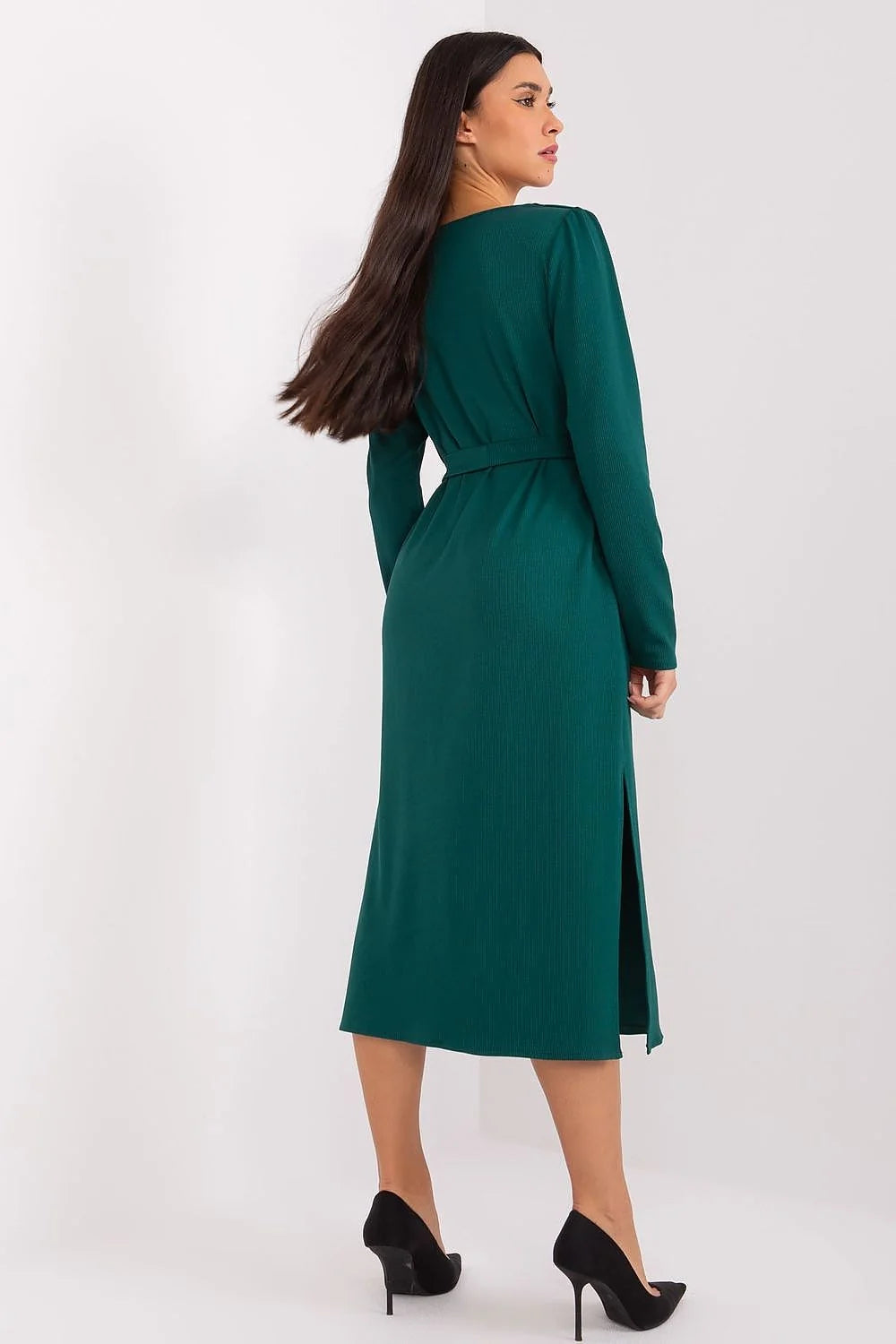 robe midi femme émeraude vert manches longues encolure losange ceinturée nouée ajustable fente latérale maille extensible