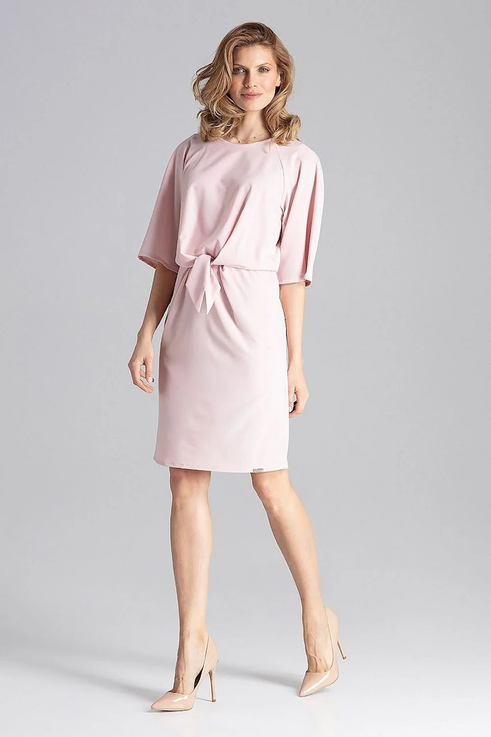 Robe fluide en polyester jaune moutarde élégante avec manches amples et ceinture pour femmes modernes
