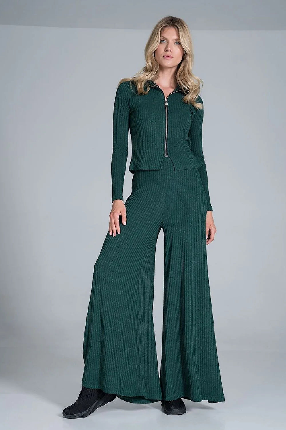 Ensemble femme maille côtelée bordeaux élégant et confortable avec pantalon large manches longues mode sophistiquée