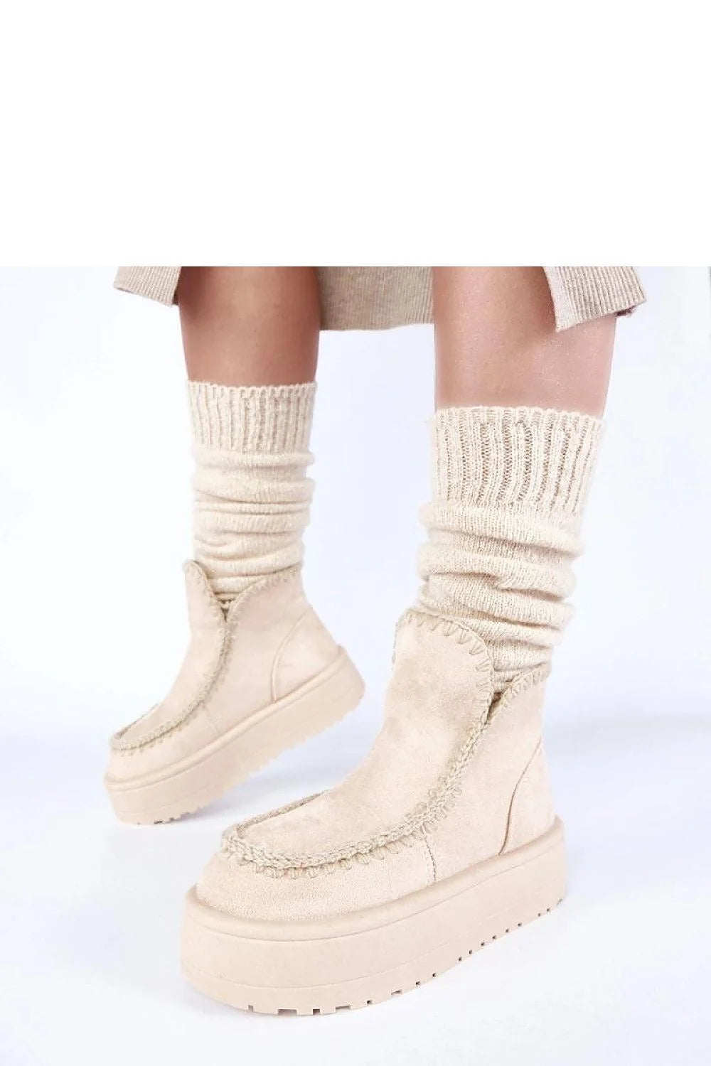 bottes neige plateforme suédé beige broderie délicate bout rond doublure douce tige haute 10cm semelle crantée mocassin surpiqûre
