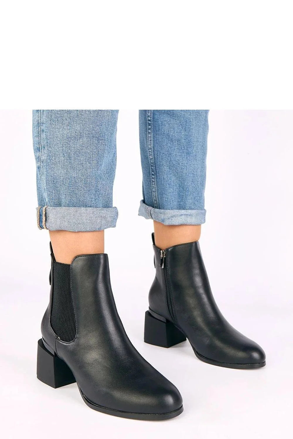 bottines chelsea noires cuir artificiel lisse empiècements élastiques latéraux fermeture éclair bout arrondi talon bloc stable sixcentimetres tige onzecentimetres isolante