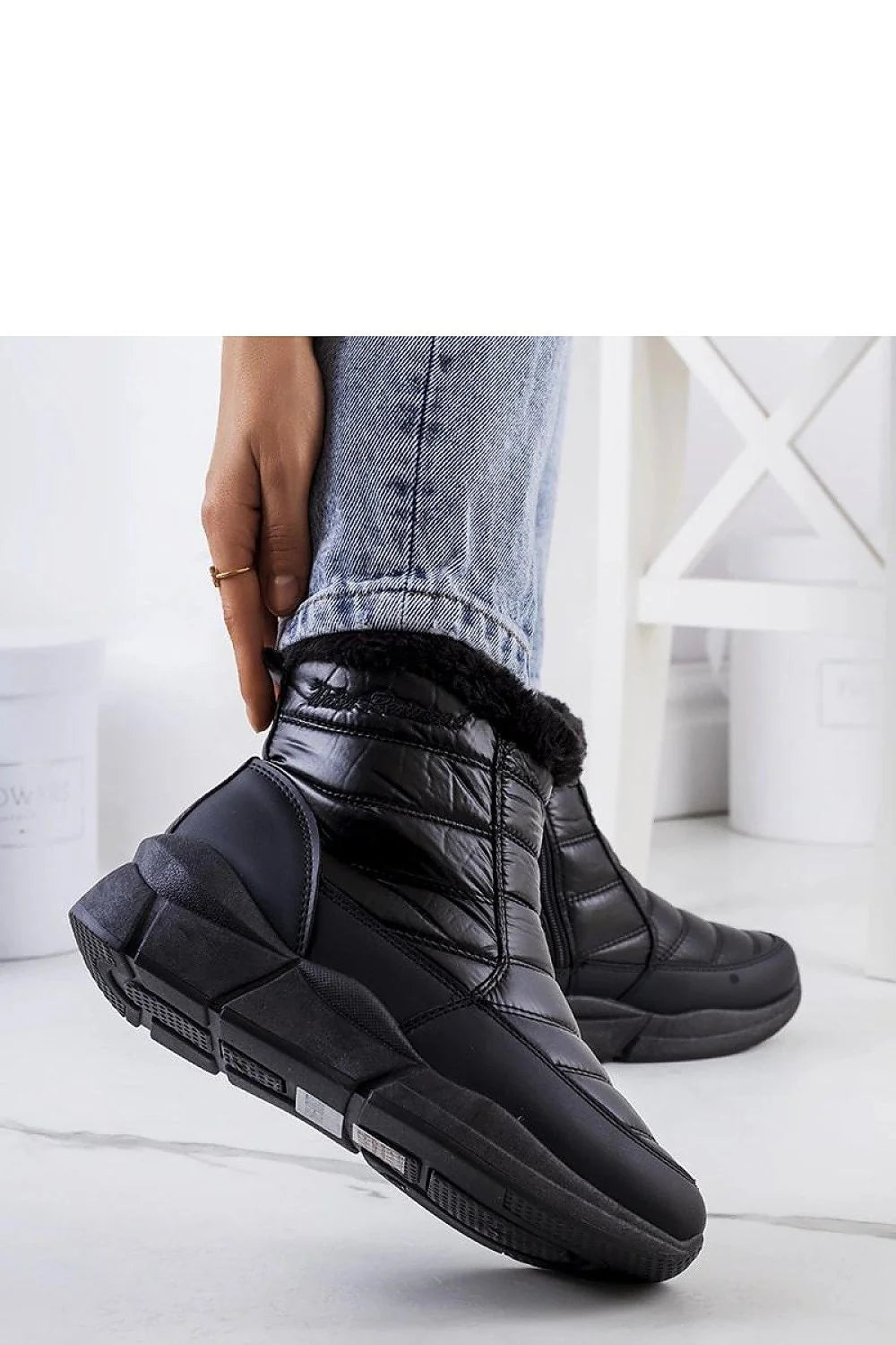 Bottines d'hiver pour femmes, design moderne, cuir écologique, fourrure synthétique, semelle anti-dérapante, fermeture éclair, noir, confort hiver