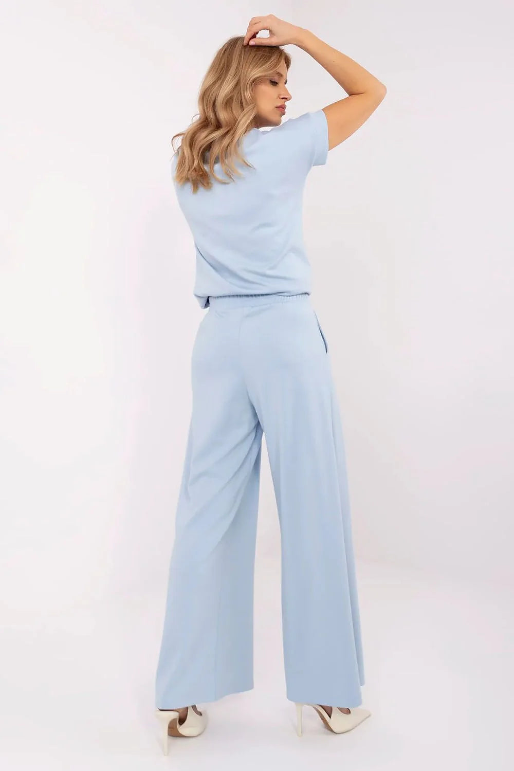 pantalon survêtement relevance viscose élasthanne bleu ciel taille haute coupe droite jambes larges plis décoratifs poches latérales tissu fluide élégant