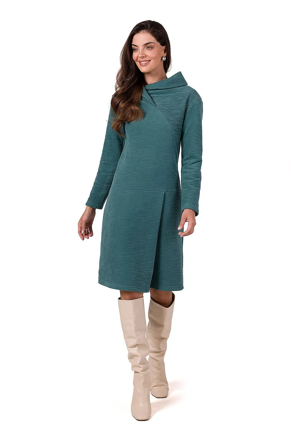 Robe midi femme col montant asymétrique manches longues tissu structuré couleur teal profond style moderne minimaliste