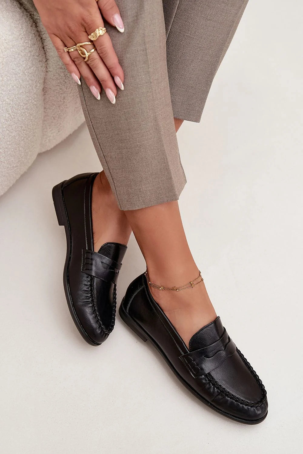 mocassins femme noir similicuir cuirartificiel bout arrondi couture apparente lanière décorative penny loafer semelle plate confortable slipon élégant