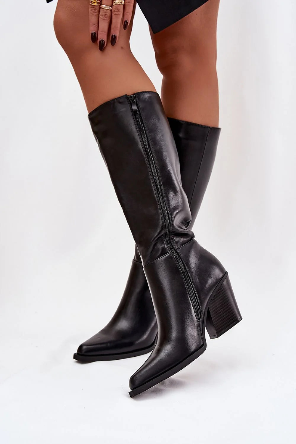 bottes femme cuir synthétique noir lisse tige genou bout pointu talon bloc moyen maintien confortable doublure chaude zippées urbaines élégantes