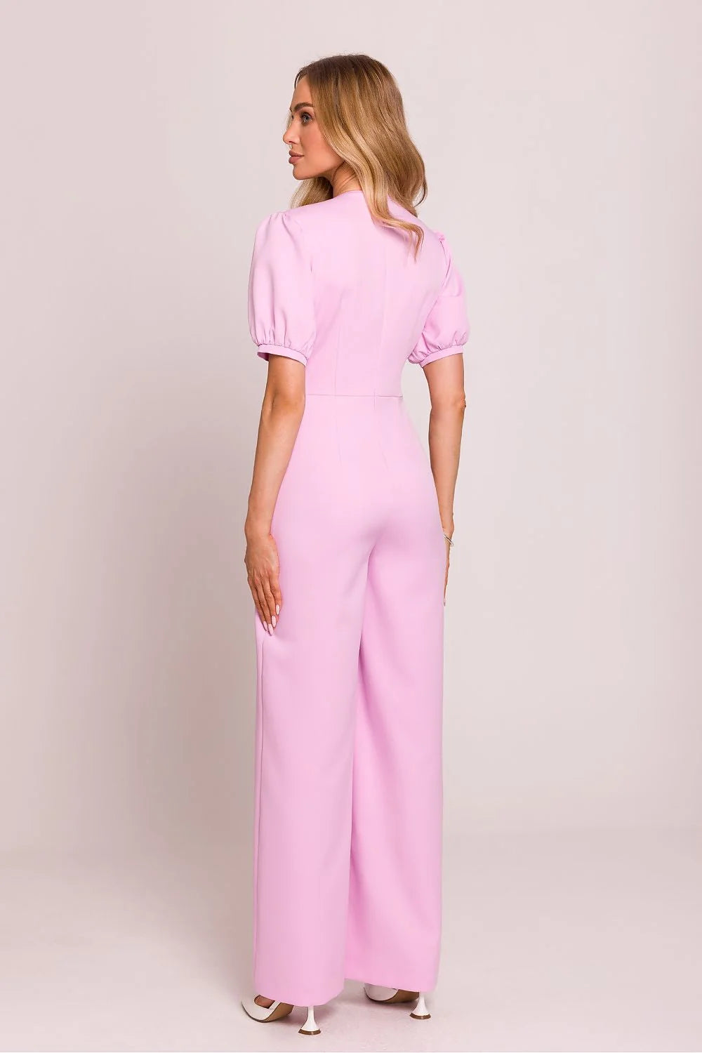 Combinaison élégante pour femme coupe féminine profond décolleté V manches bouffantes jambes larges couleur rose pastel occasion formelle