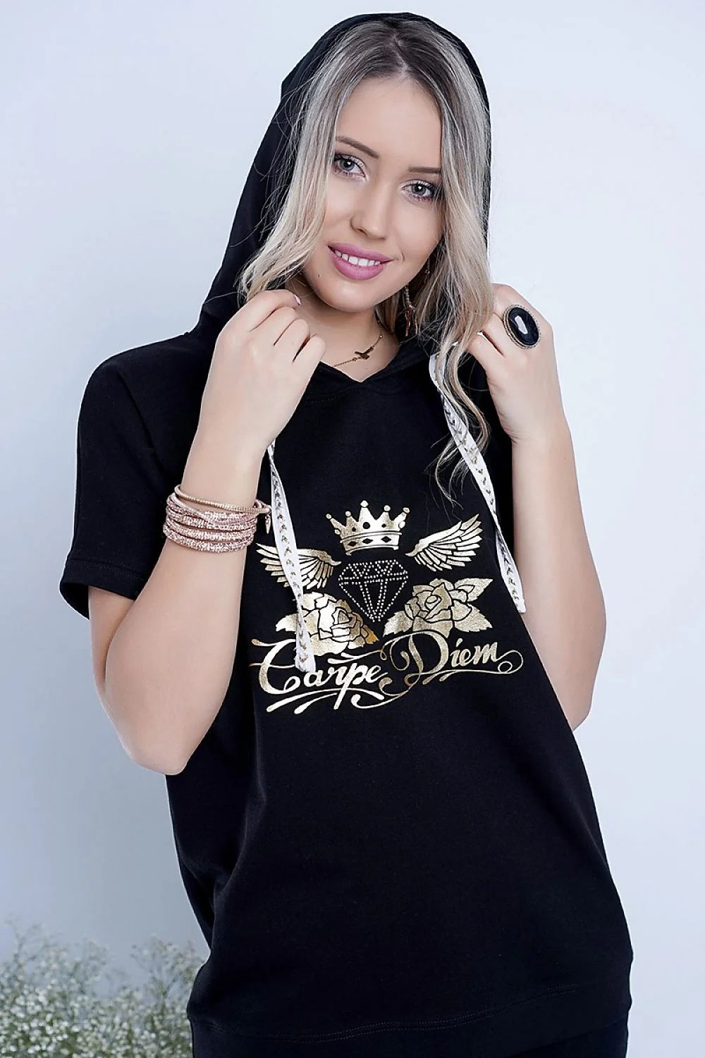 Sweatshirt coton noir streetwear chic imprimé doré confortable oversize femme moderne tendance casual élégant