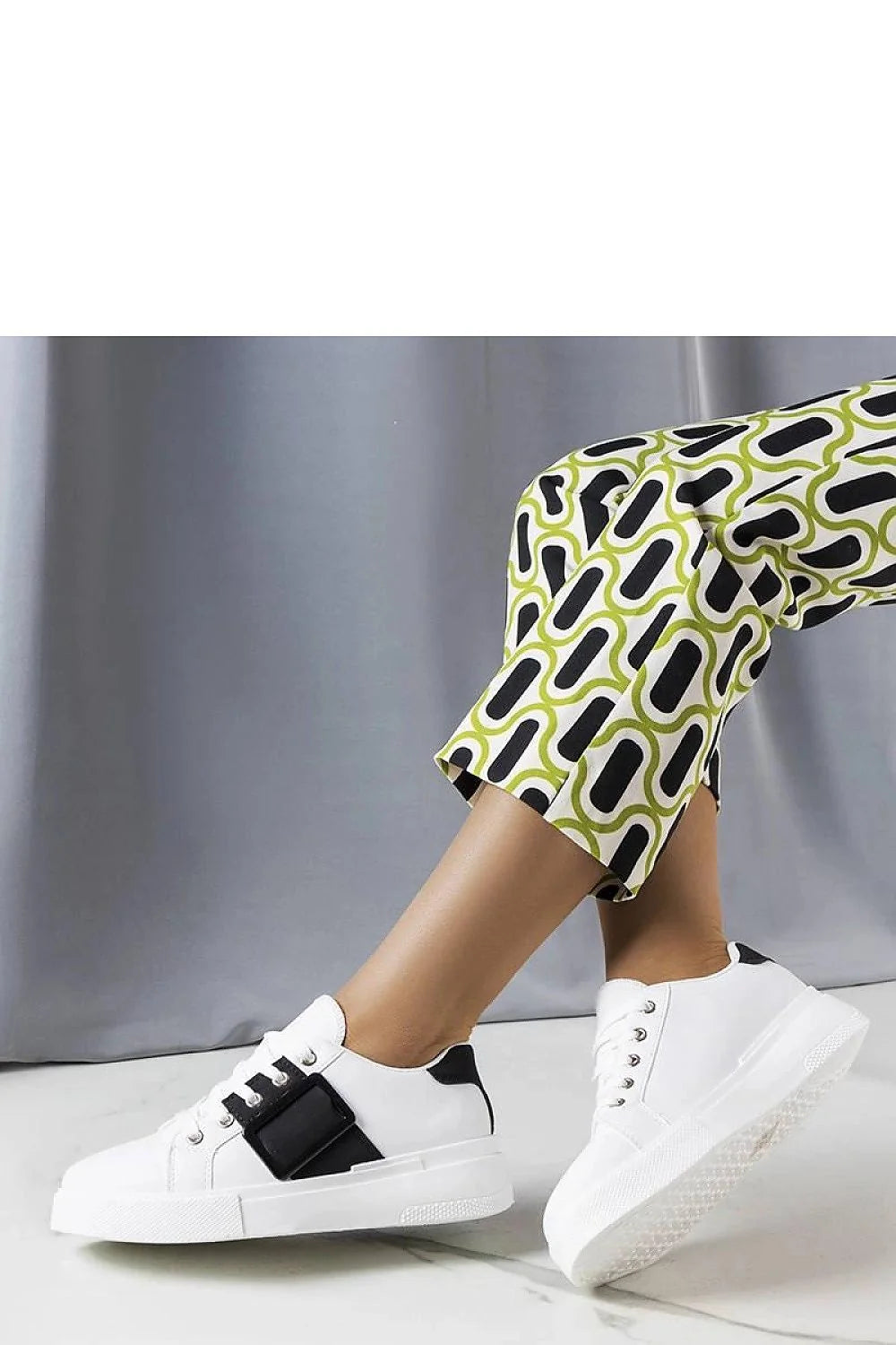 Baskets blanches pour femmes, style décontracté, semelle en caoutchouc, lacets blancs, details noirs Erin, confort et tendance