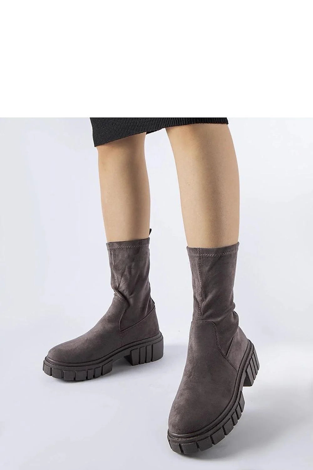 Bottes audacieuses pour femmes mi-mollet semelle épaisse crantée grise en daim/nubuck coupe ajustée talon surélevé mode urbaine