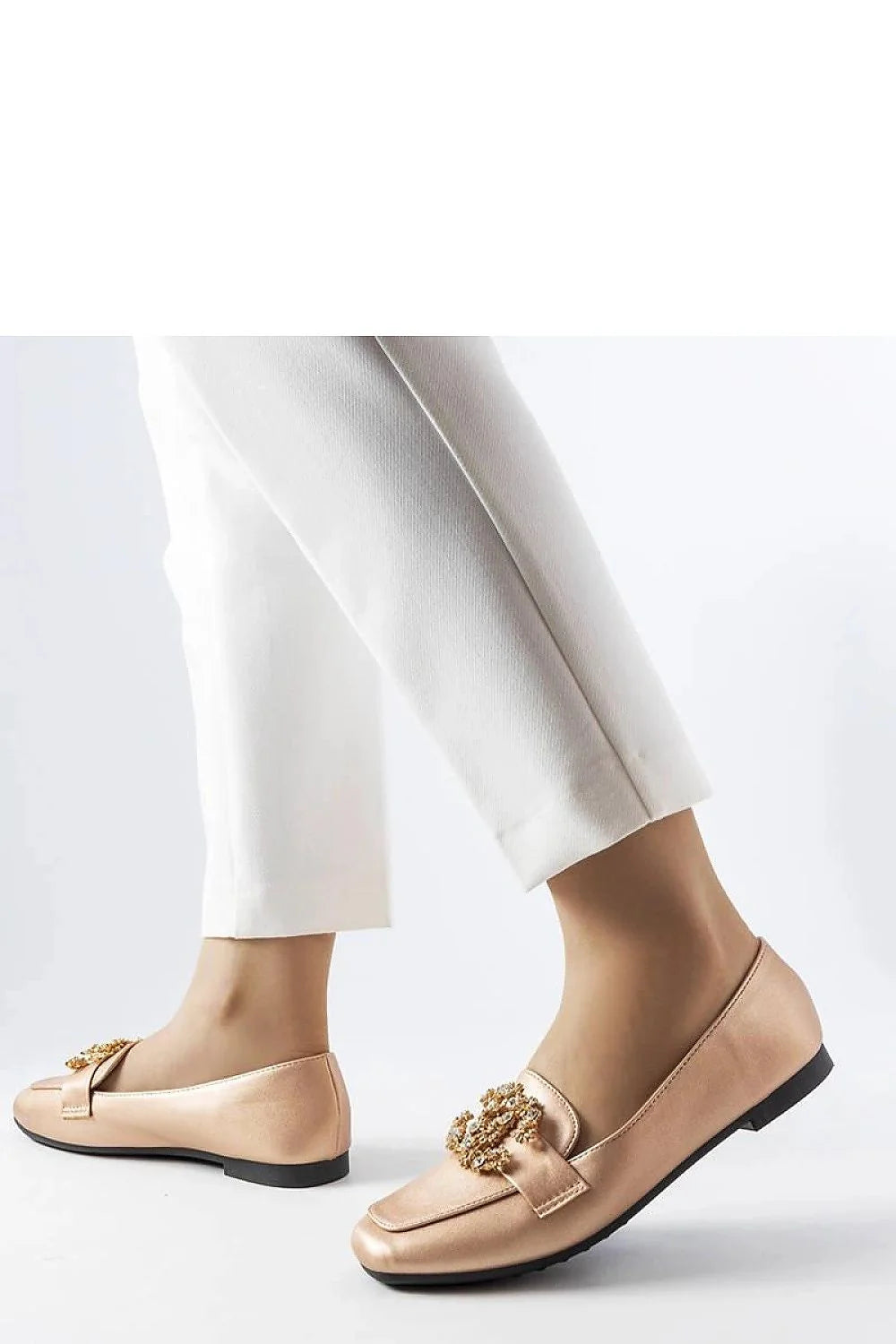 mocassins dorés femme cuir satiné rose bout carré semelle fine noire ornement bijou perles cristaux slipon élégant confortable