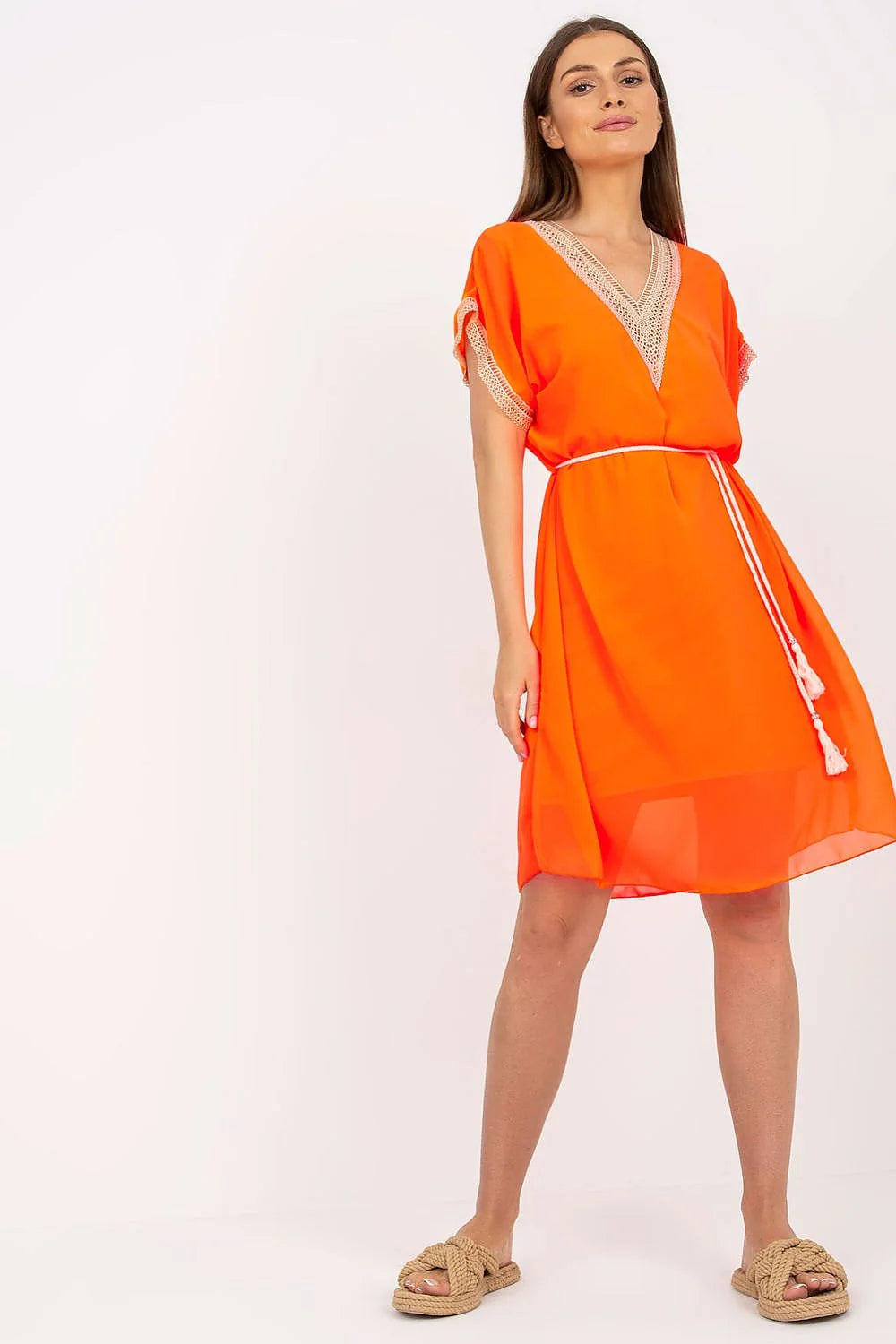Robe de jour féminine ample manches courtes encolure en V ceinture pompons tissu léger couleur orange vif polyester viscose femme