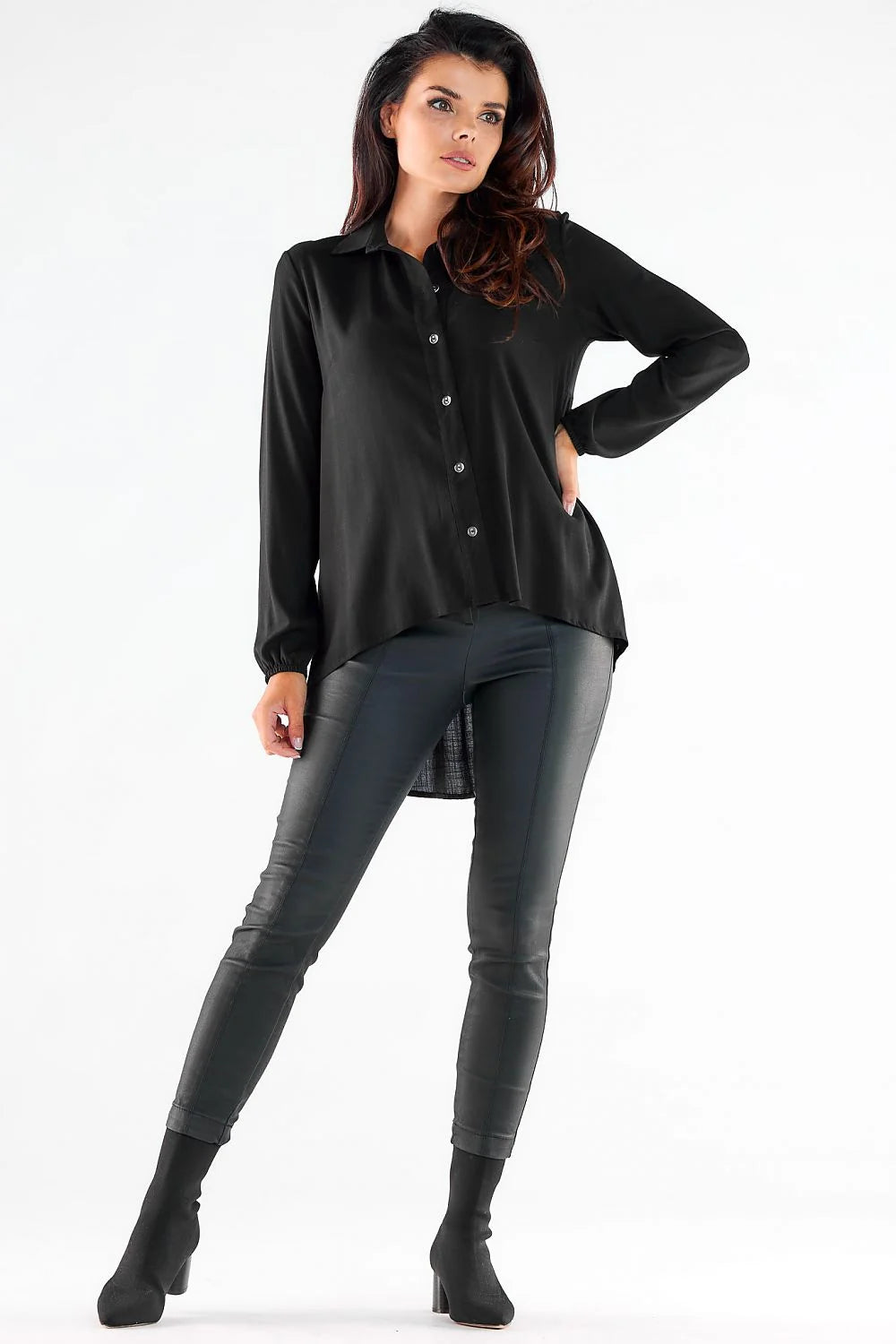 Chemise élégante pour femme longues manches design asymétrique dos allongé style moderne blanc coupe ample
