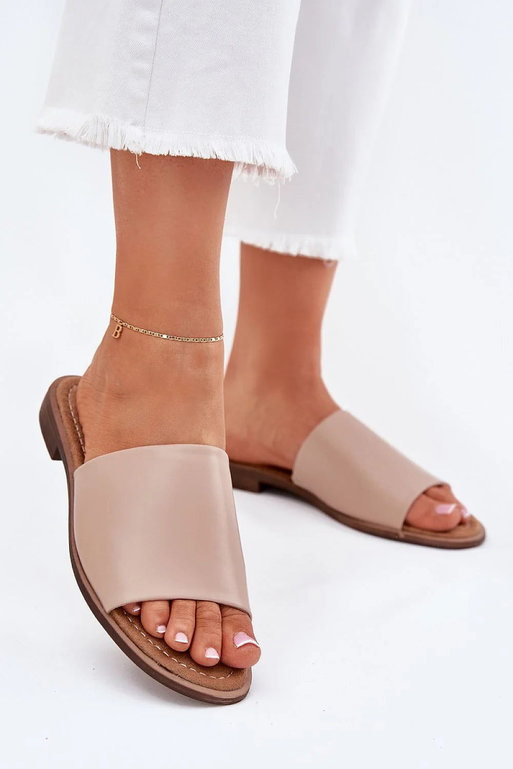 Sandales femmes style élégant design minimaliste cuir similicuir beige nude semelle cuir suédé confortable talon plat sandales été