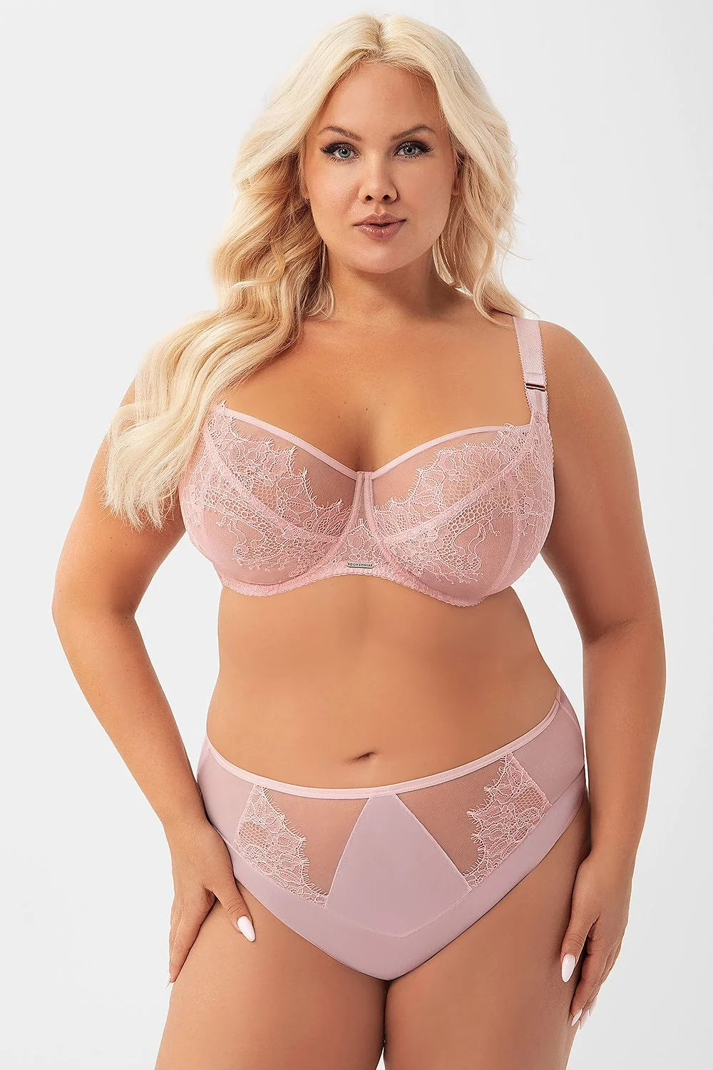 soutien gorge grande taille confort maintien bonnets profonds baleines latérales dentelle rose poudré tulle broderie florale bretelles réglables