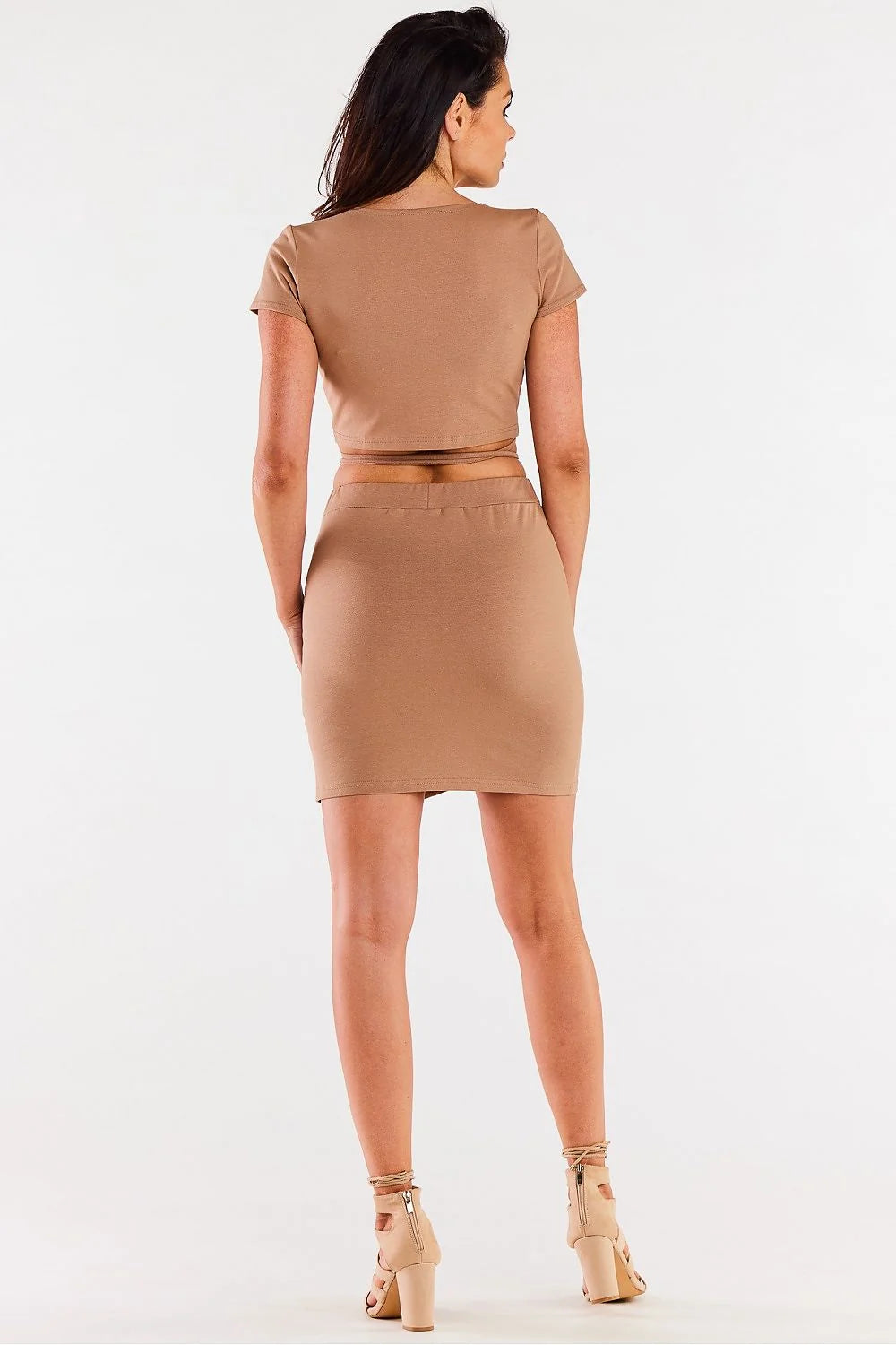 Ensemble vêtements femme crop top jupe mini cache-cœur fente beige tissu extensible confortable style moderne élégant occasion jour soirée