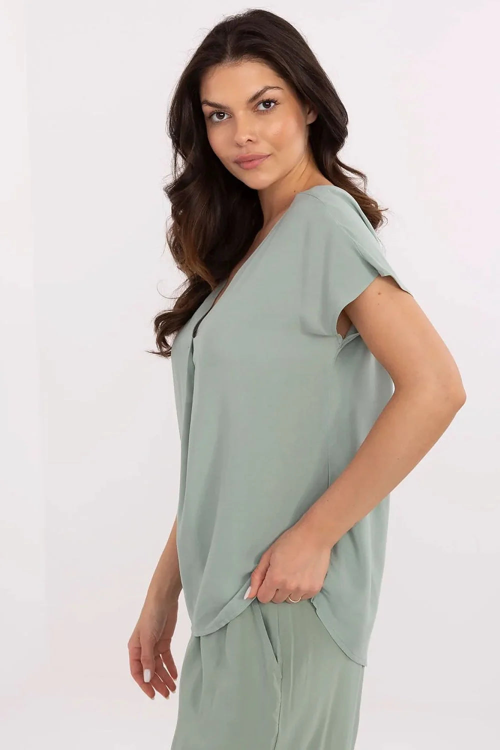 ensemble Sublevel chemisier pantalon assorti viscose douce vert sauge décontracté col V manches courtes fluide coupe ample taille élastique
