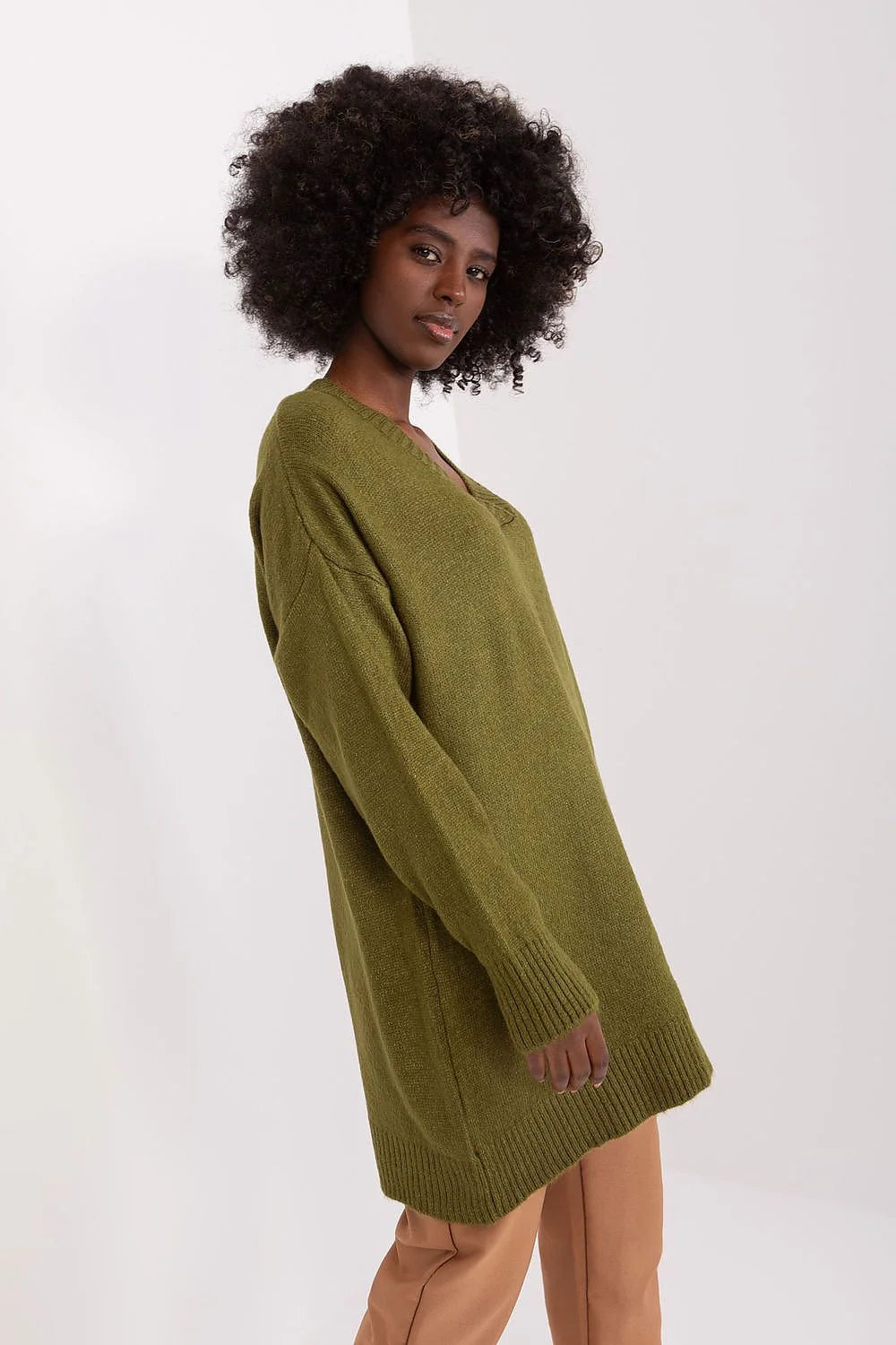 Pull pour femme en maille long et oversize couleur olive V-neck en acrylique doux et durable