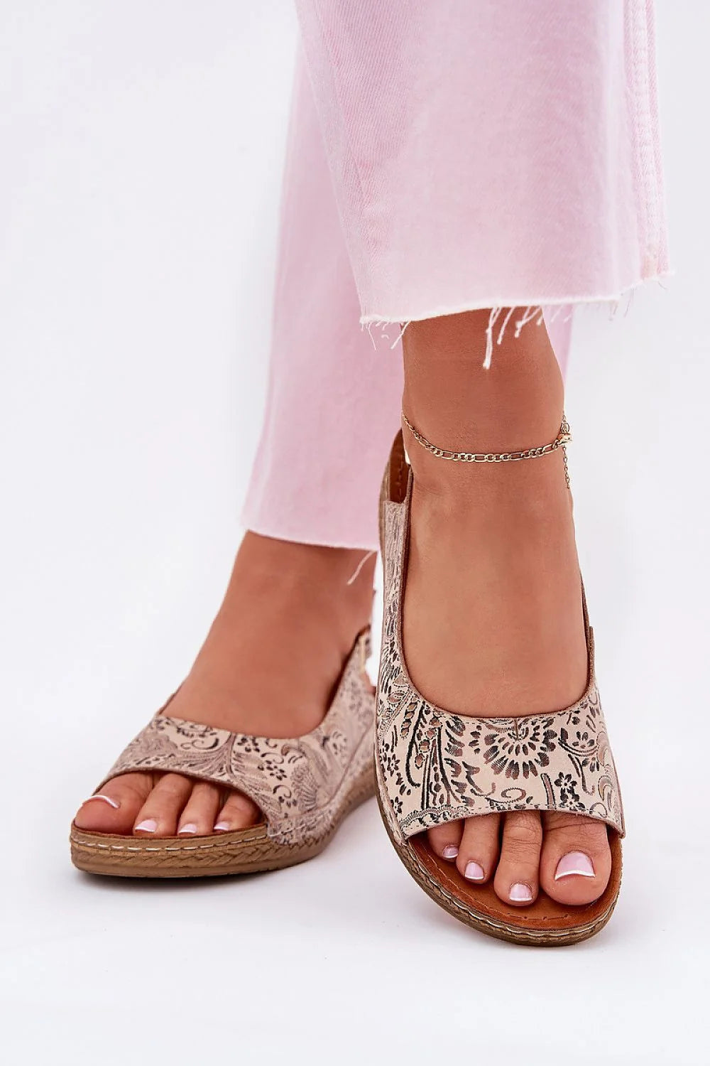 Sandales ouvertes marque Maciejka cuir naturel talon compensé motifs floraux style élégant confort été femmes