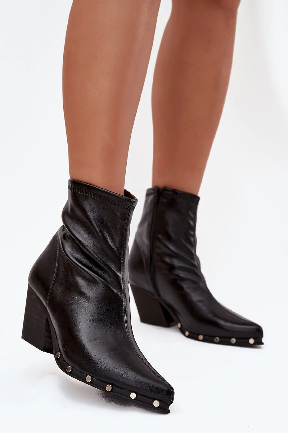 bottines femme simili cuir noir bout pointu talon bloc stable confortable zip latéral rivets semelle rock western silhouette élancée