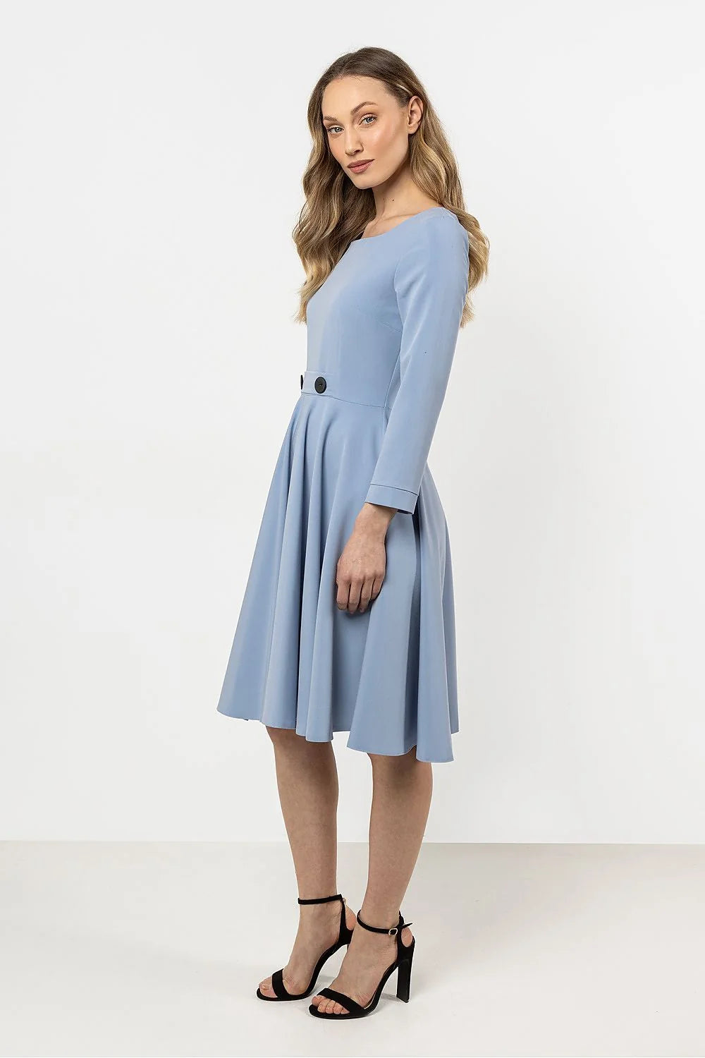 Robe classique moderne bleu clair en polyester/viscose manches longues taille cintrée boutons noirs femme