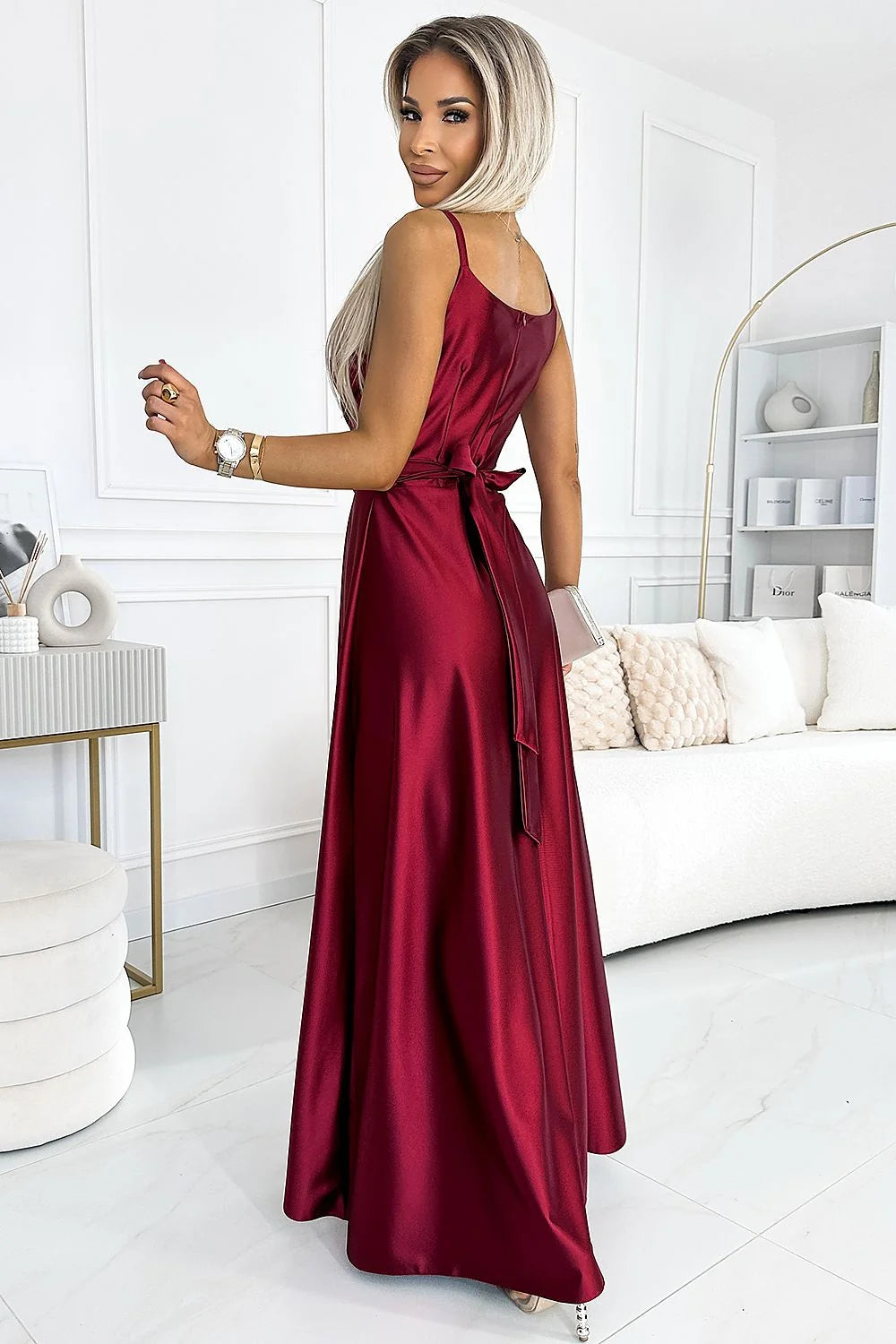 Robe longue élégante en satin bordeaux robe de soirée fente ceinture décolleté en V_Numoco