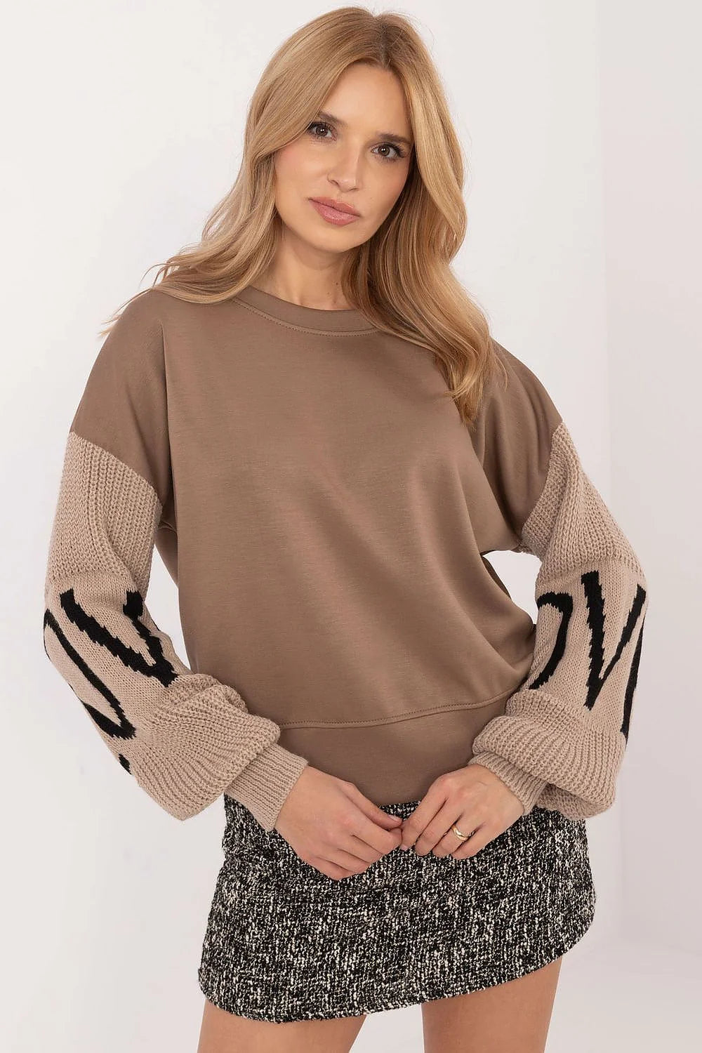 Sweatshirt moderne pour femme manches longues style casual couleur brun motif tricot beige et noir
