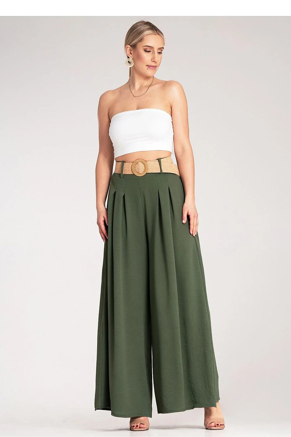 Bustier tube sans bretelles blanc Pantalon large taille haute ceinture tressée vert olive femme occasion estivale soirée décontractée style moderne épuré