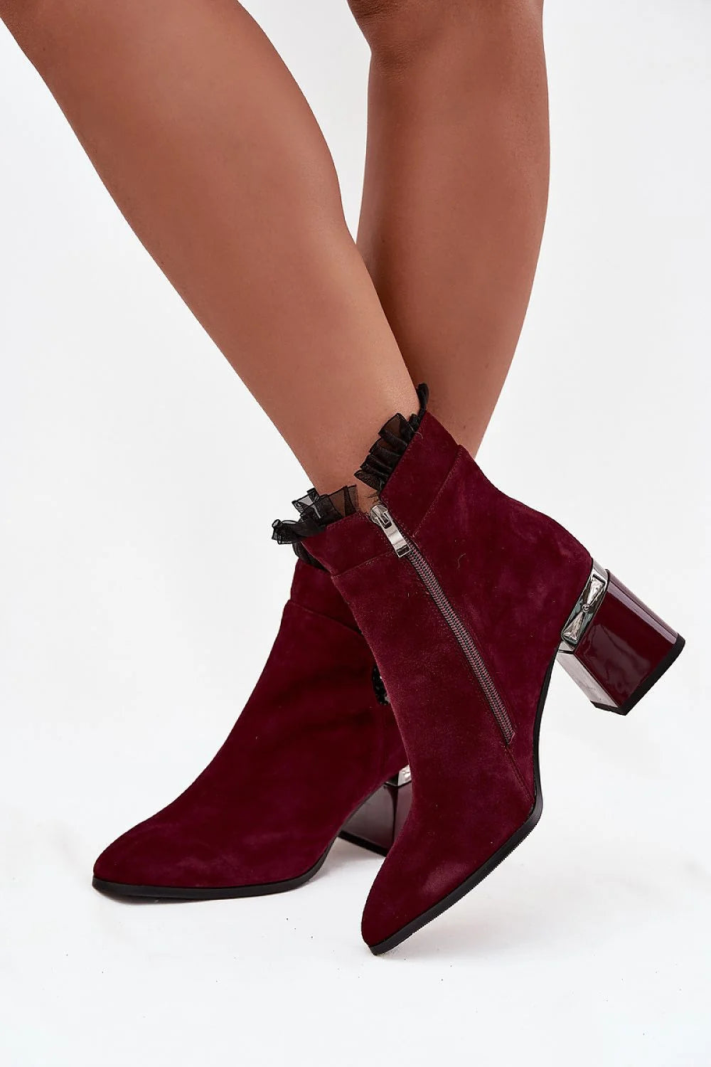 bottines femme suède bordeaux naturel doublure chaude fermeture éclair talon bloc 7cm tige 12cm bout pointu volant plissé