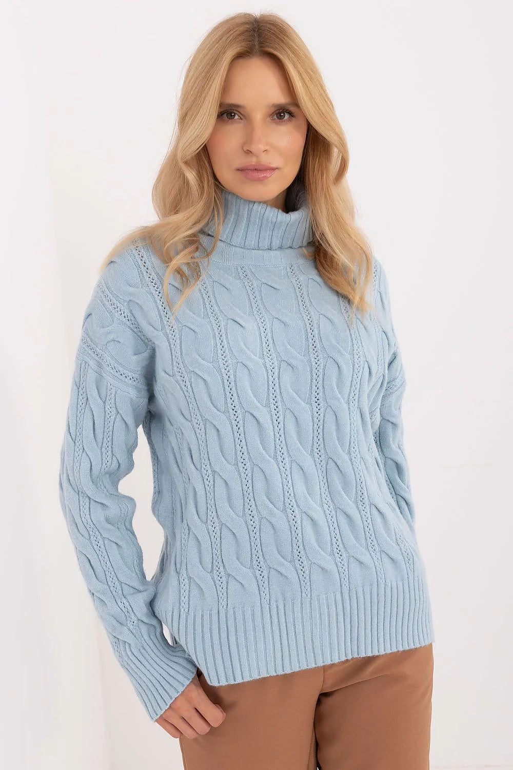 Pull à col roulé maille torsadée bleu clair femme matériau doux style intemporel confort hiver automne