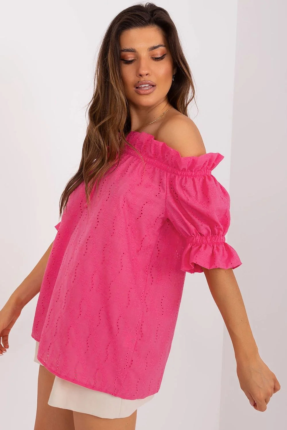 Chemisier femme style bohème rose vif coton broderie anglaise épaules nues manches courtes robe été