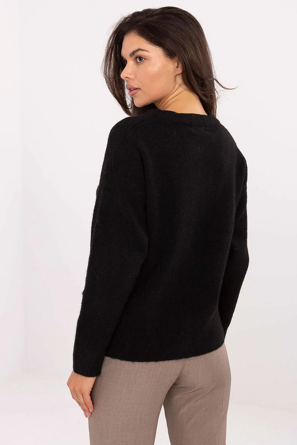 pull femme noir maille douce duveteuse coupe droite manches longues col rond brodé ourson poitrine casual chic hiver laine viscose