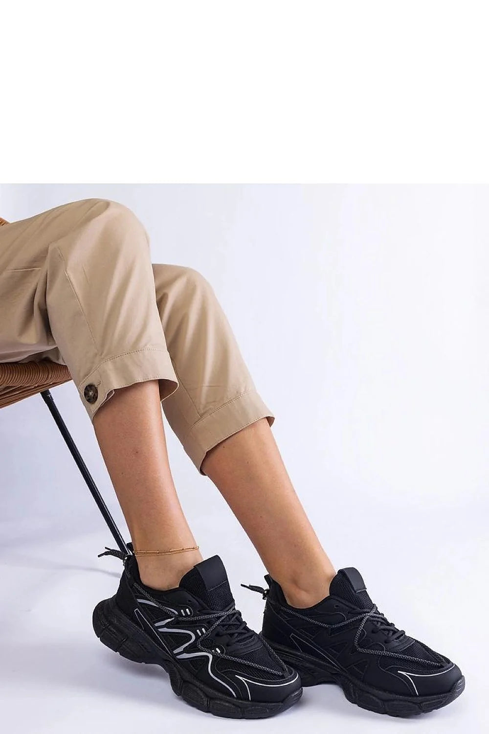 baskets solea noires femmes chunky semelle épaisse amortissante cuir écologique mesh surpiqûres blanches lacets tirant talon confortable respirant