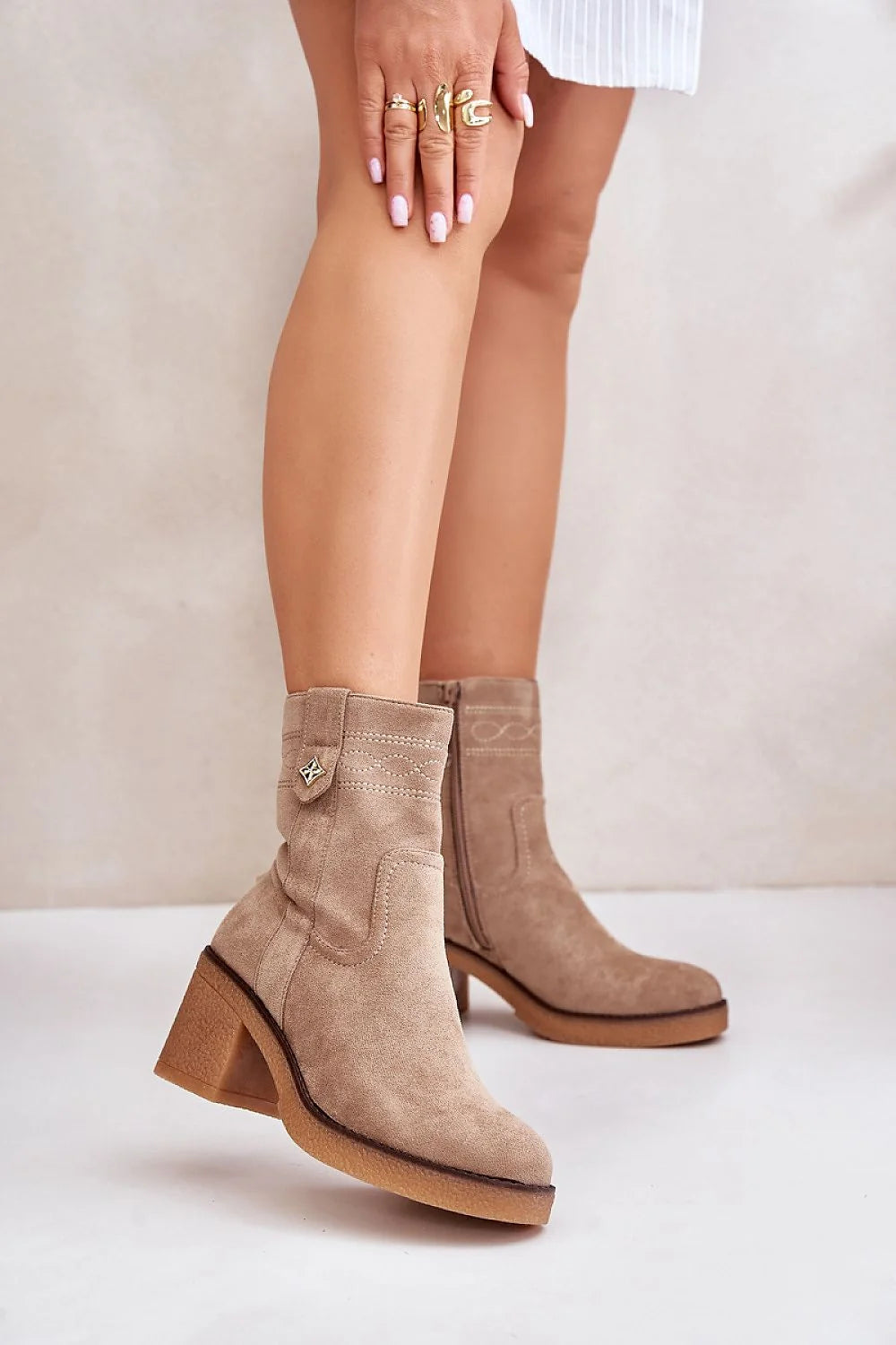bottines femme cuir suédé écologique beige mi mollet talon bloc 7 cm semelle gomme bout arrondi