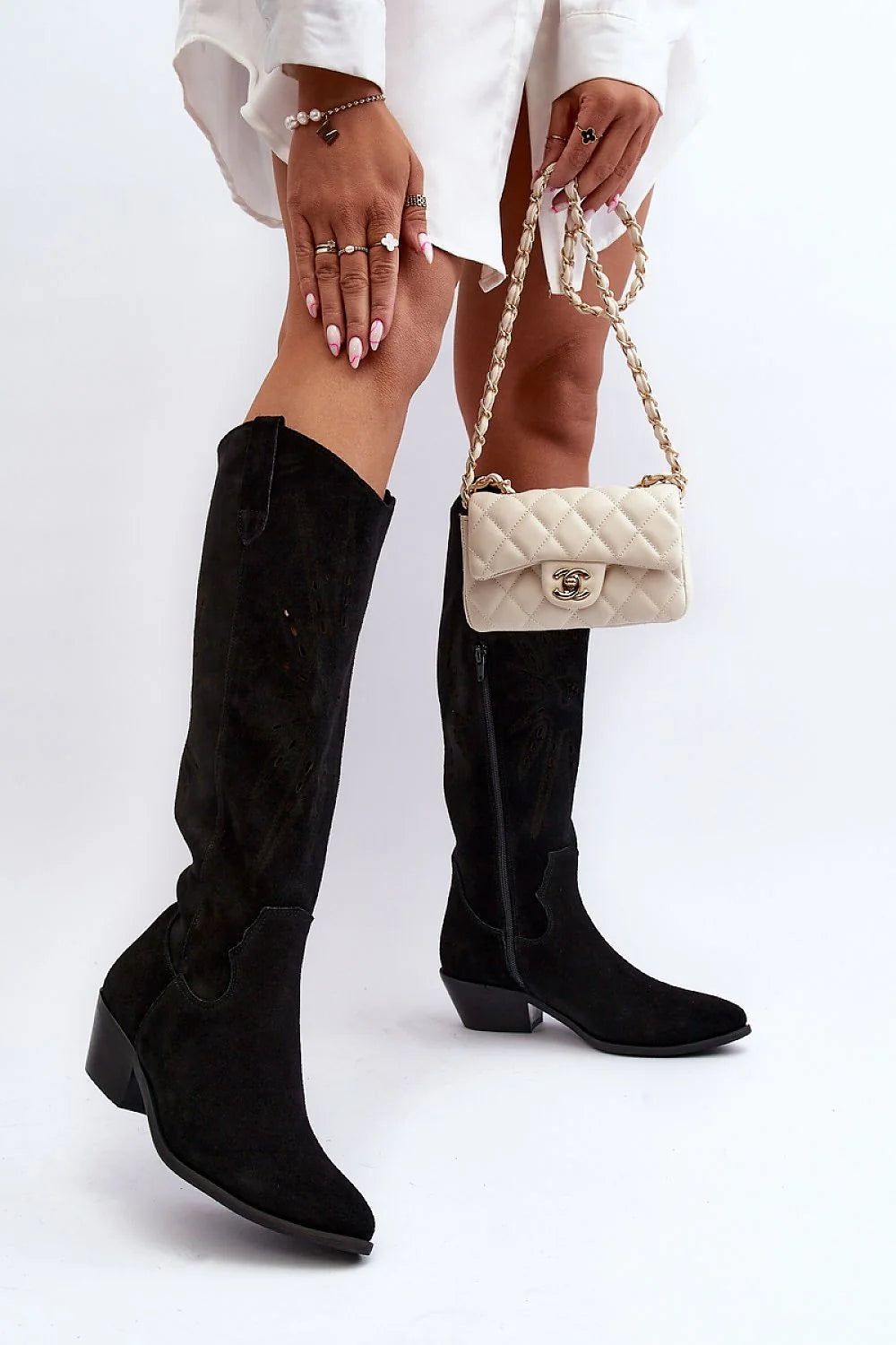 Bottes à tige haute western style laser cut bout pointu talon carré cuir nubuck naturel zippé pour femme
