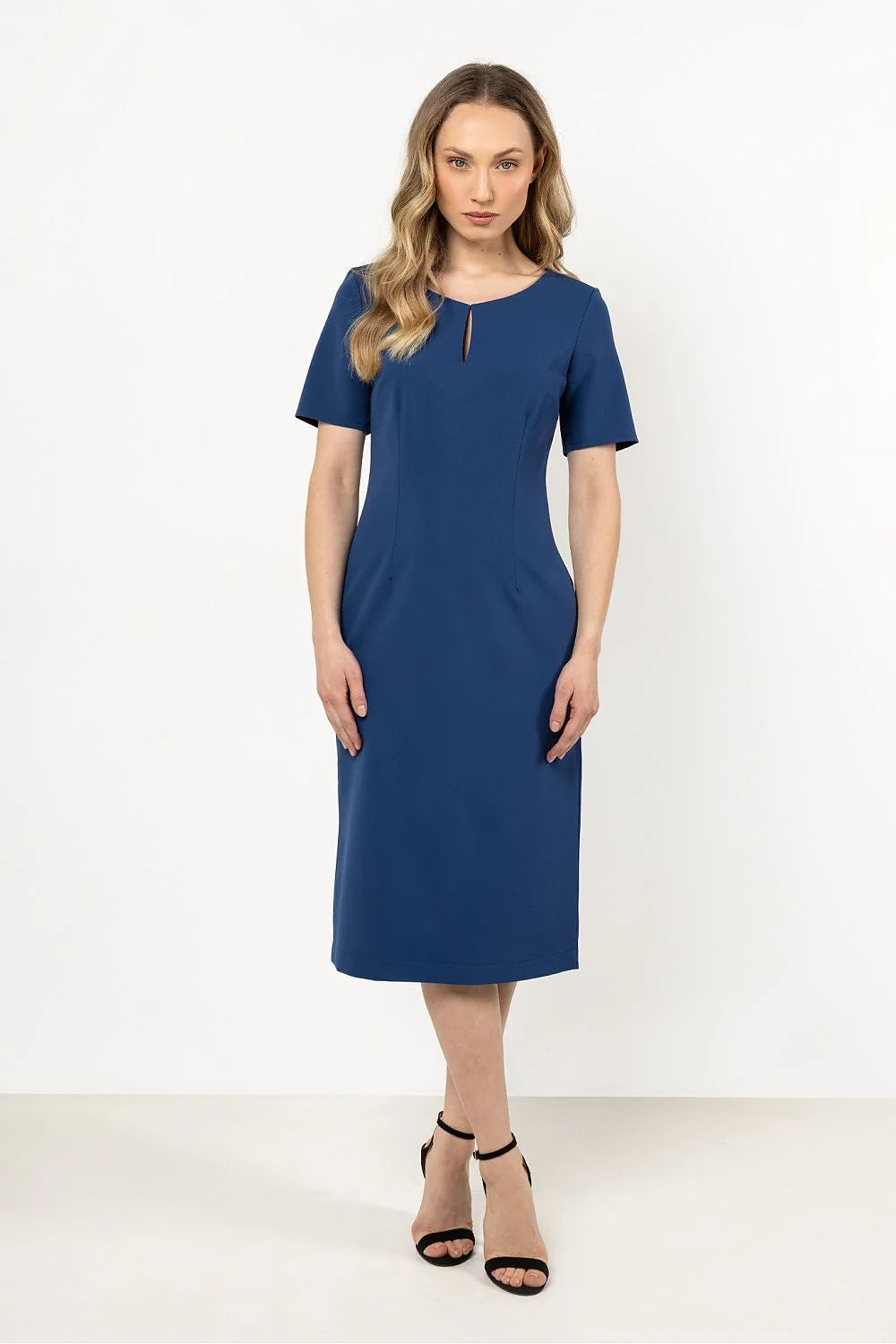 Robe de jour moderne style épuré manches courtes col rond ouverture goutte d'eau fermeture éclair dissimulée polyester viscose elastane femme