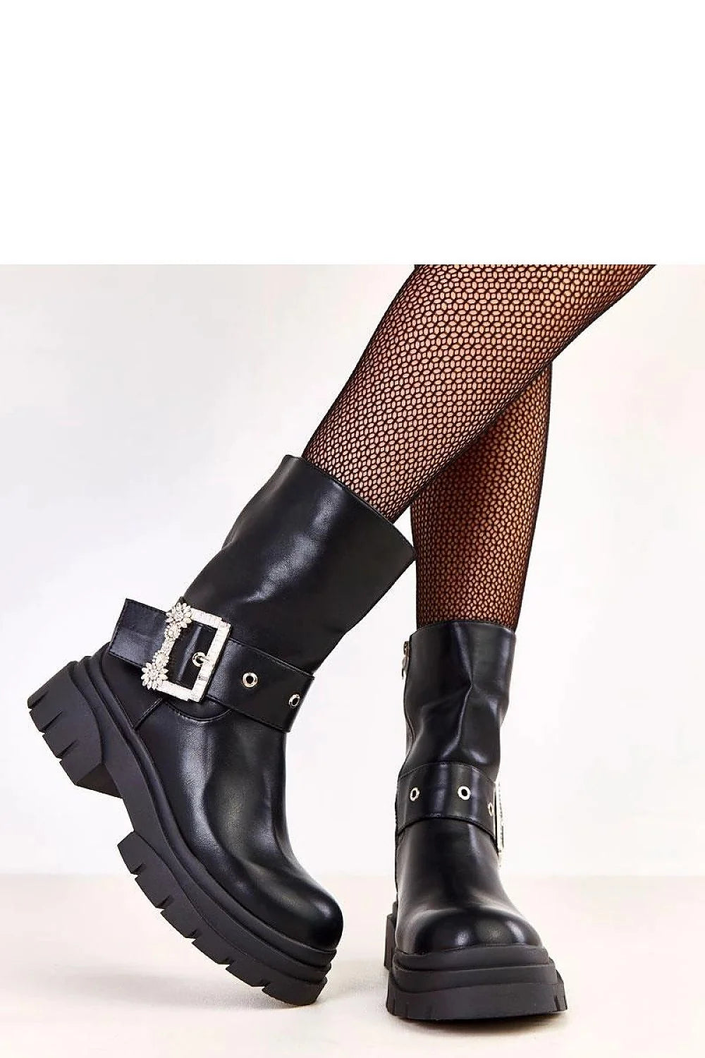 bottines biker femme noires similicuir lisse bout rond semelle crantée plateforme talon5cm tige20cm doublure isolante fermeture zip bride boucle strass