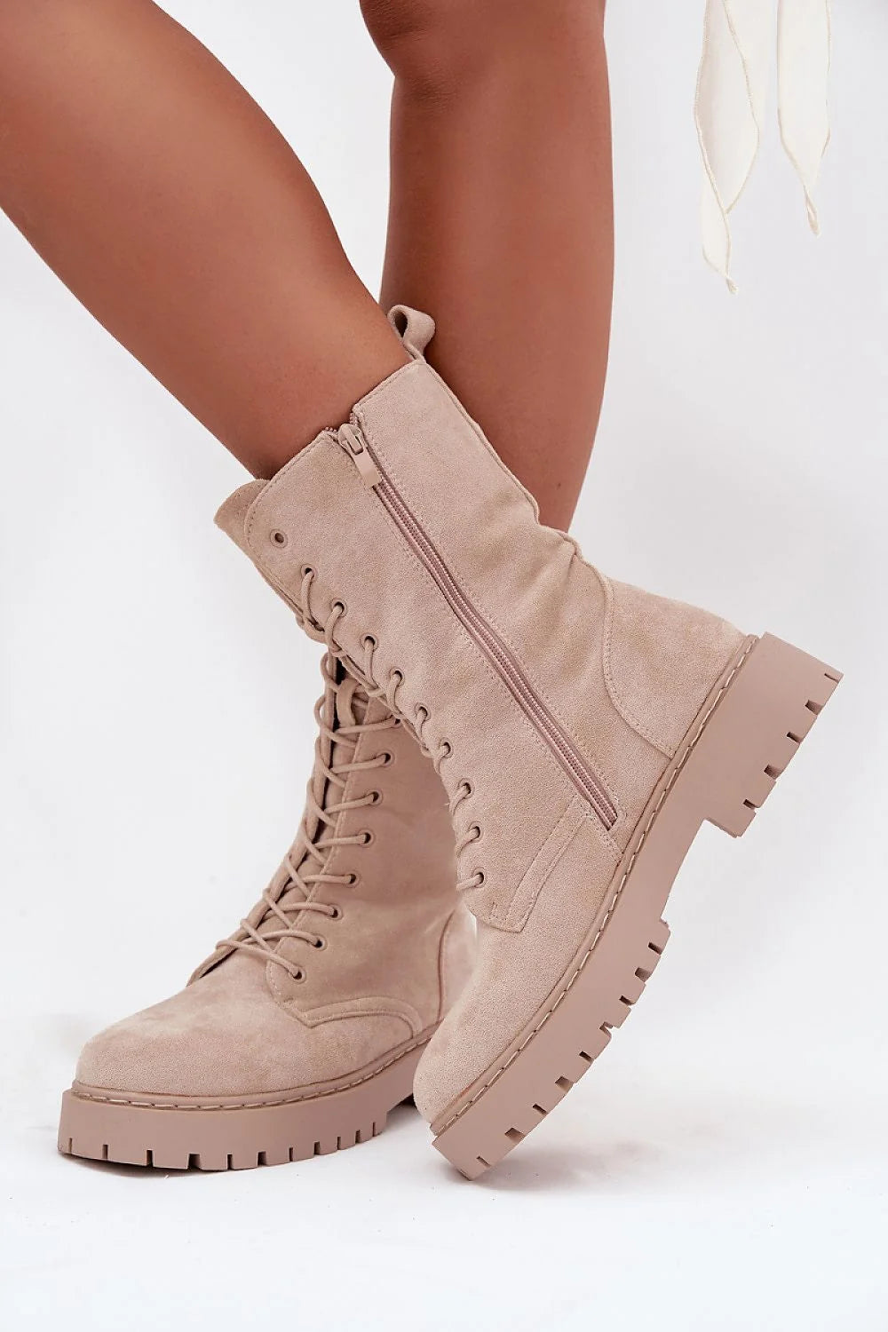 bottes femme rangers daim écologique plateforme talon plat confort doublure chaude lacets zip latéral semelle crantée antidérapante beige urbain chic