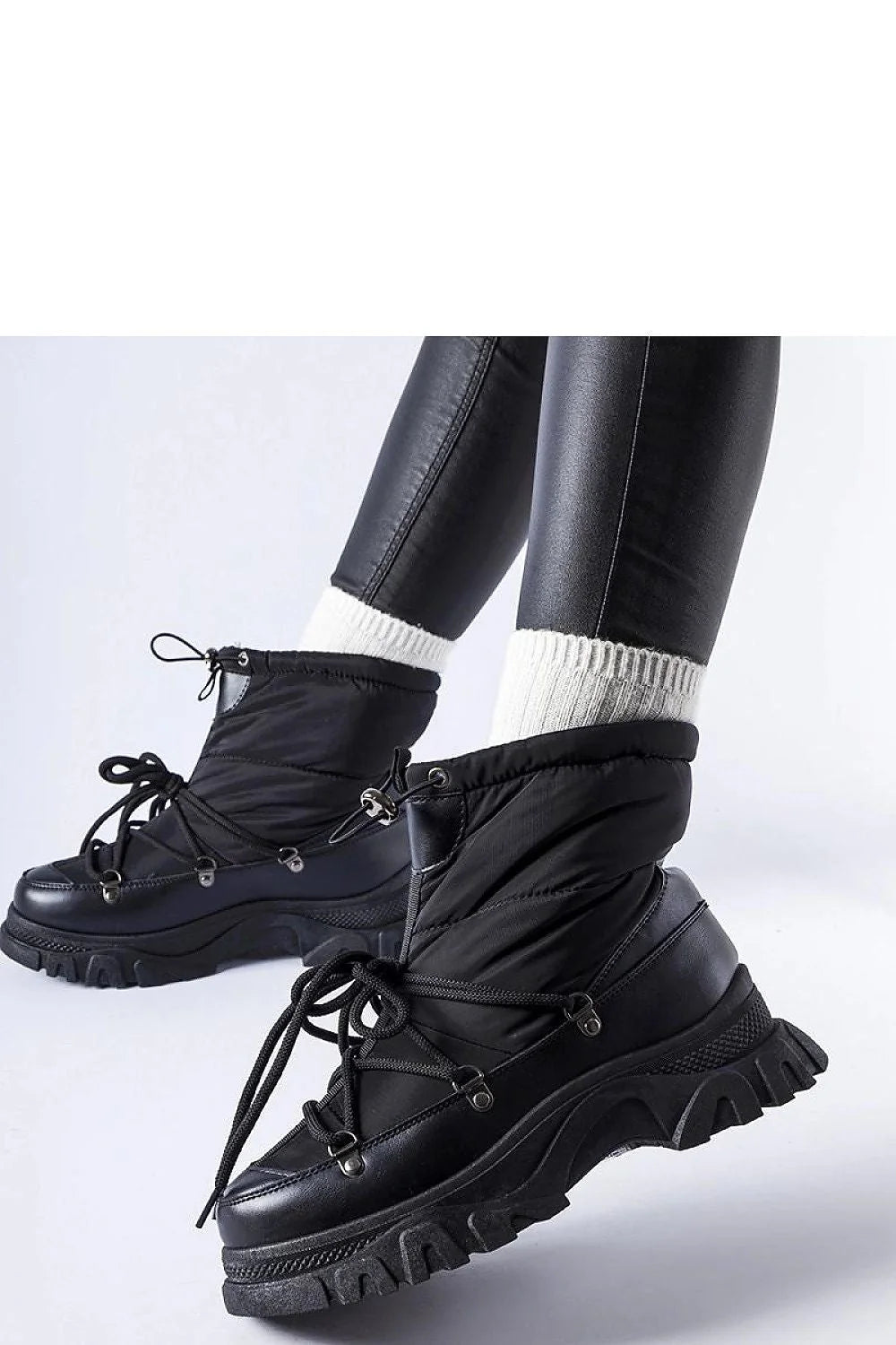 Bottes de neige pour femmes design moderne montantes doublées cuir synthétique nylon semelle caoutchouc noir métal argenté lacets double