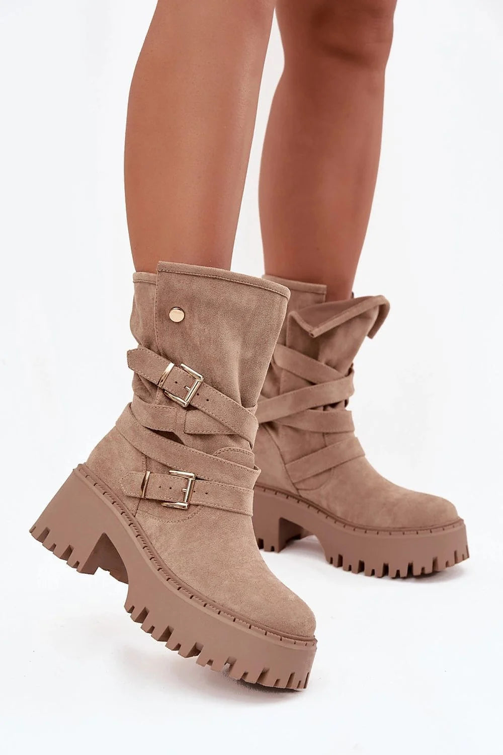bottes femme suédine écologique taupe mi mollet biker bout arrondi talon massif semelle plateforme crantée épaisse bride tressée boucles dorées réglables