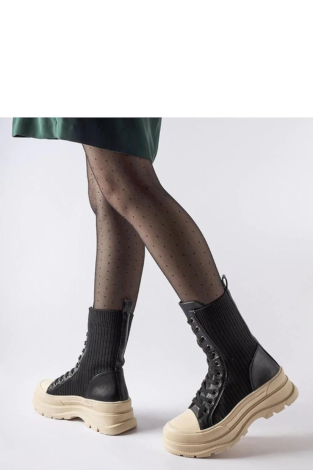 bottes combat modernes rétro cuir noir tissu côtelé semelle beige confortable montantes plateforme crantée antidérapante ajustée