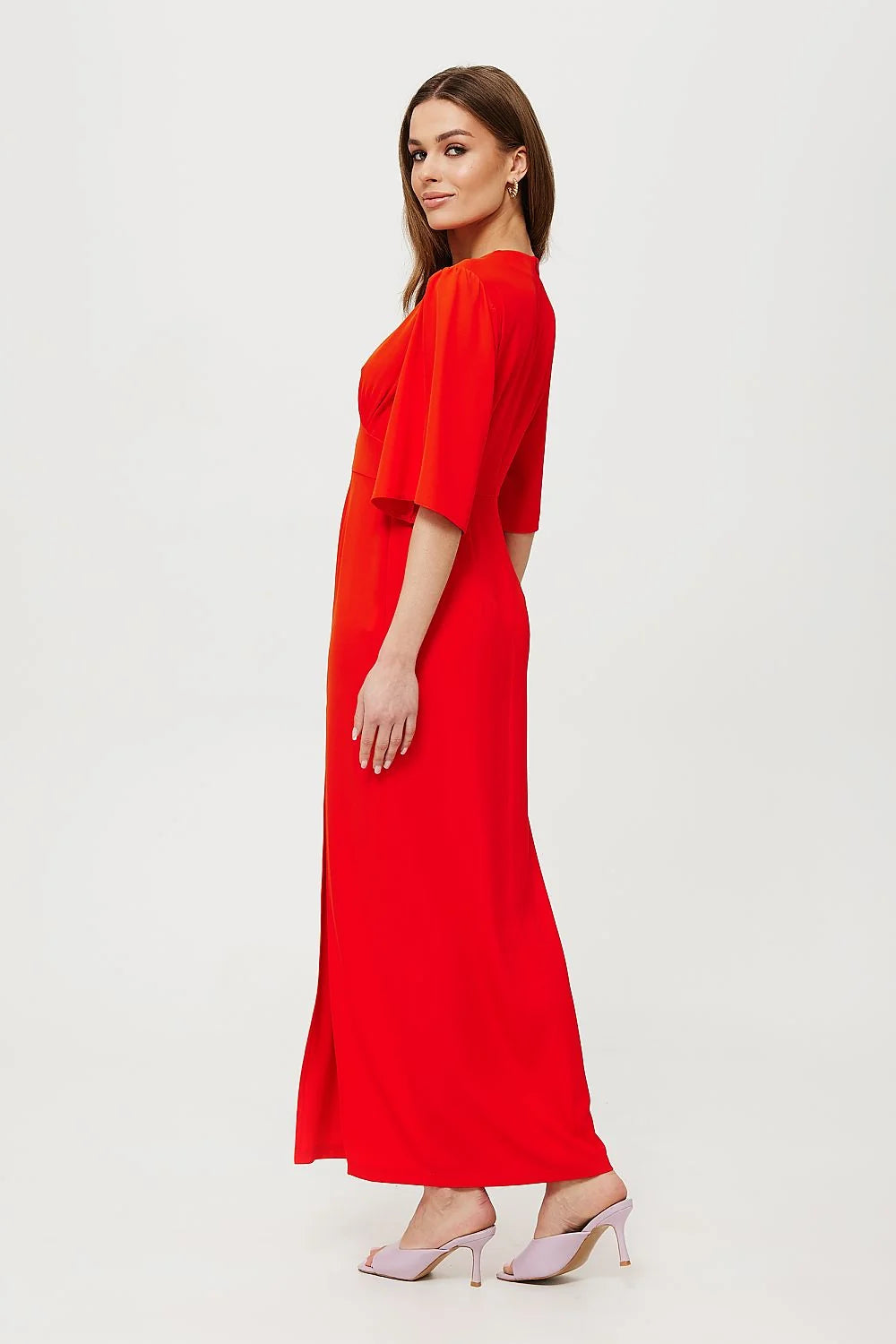 robe longue cocktail soirée rouge vif coupe colonne ajustée taille empire encolure V profonde fente frontale