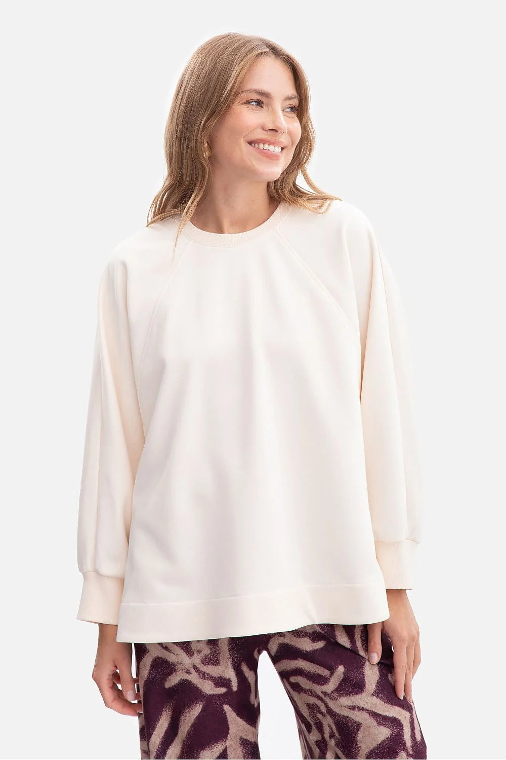 sweatshirt femme oversize écru molleton doux éponge 280g boucleintérieure col rond manches raglan poignets côtelés fentes côtés coupe large minimaliste