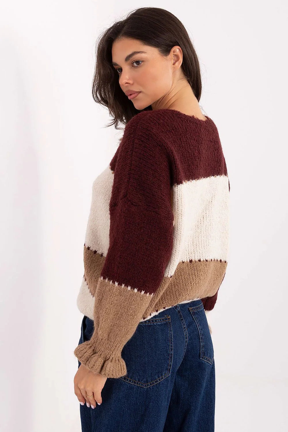 cardigan femme grosse maille coupe courte boxy col V larges rayures crème camel bordeaux boutons dorés manches bouffantes