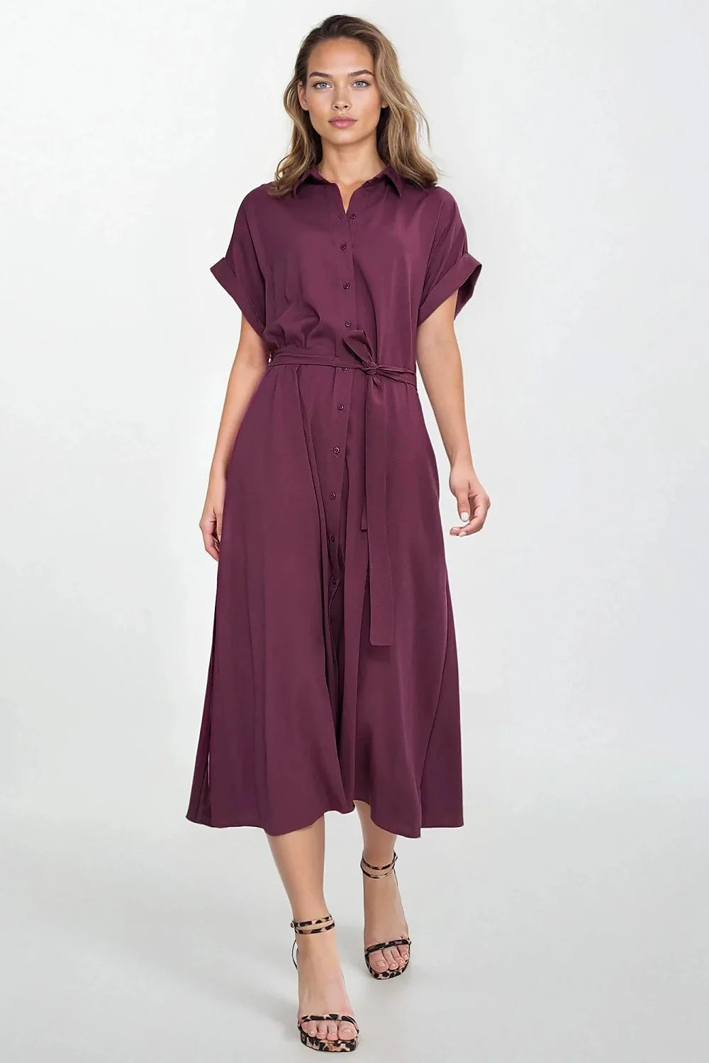 Robe chemise élégante pour femme en viscose couleur prune taille ajustable manches courtes ceinture incluse